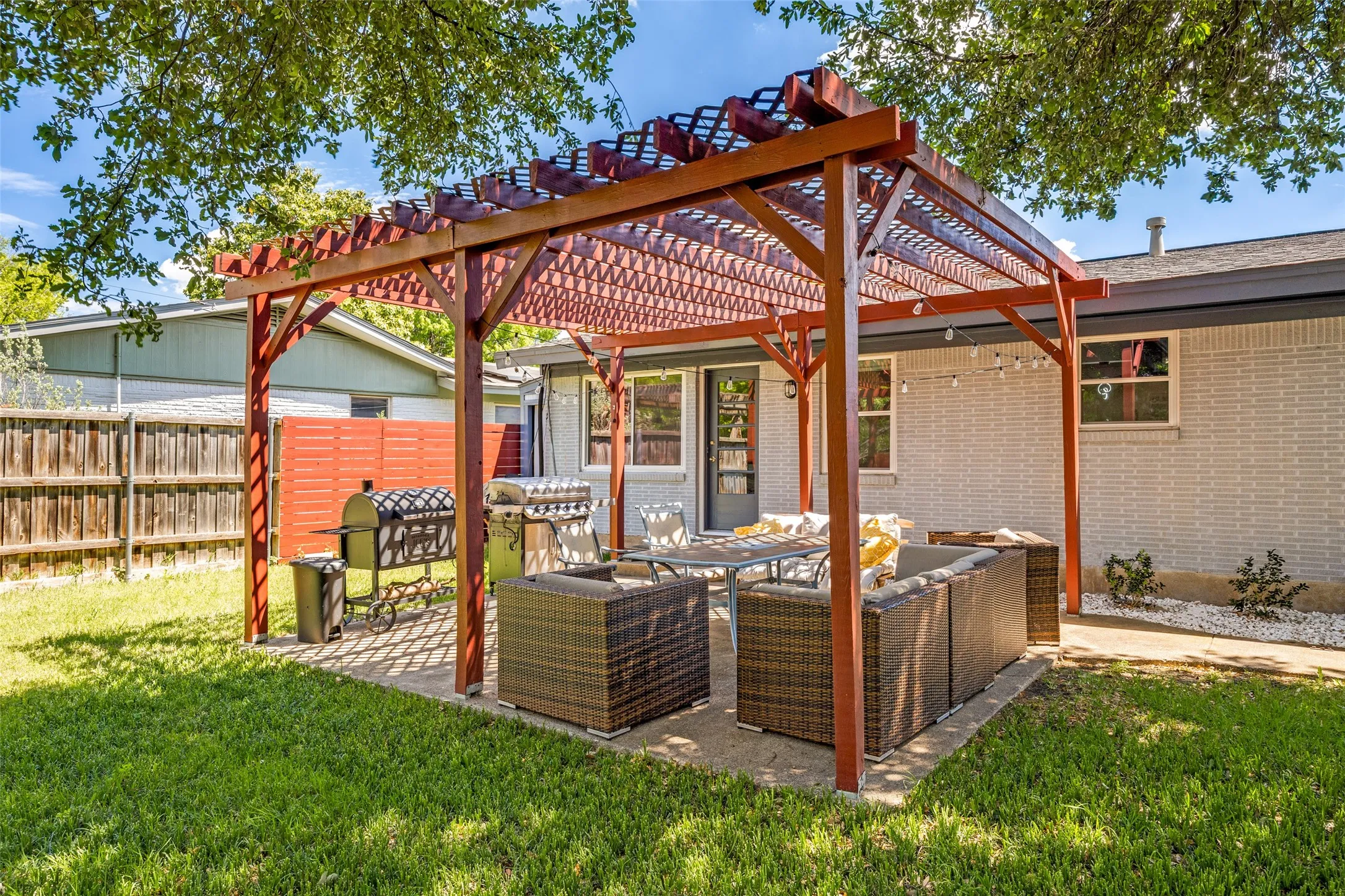 Single Family Residence For Rent in Dallas County , 11021 Cactus Lane, Dallas, Texas 75238, 3 Bedrooms, 3 Bathrooms, Garage spaces, 1,773 Sqft, built in 1958, Preowned, Price $3,100, mls#21237094, Real Estate Agent in Dallas, Homes For Rent in Dallas county, Homes For Rent in Dallas, Realtor in Dallas Texas, Real Estate Brokerage Independent Realty Texas, Luminita Cordes Realtor
