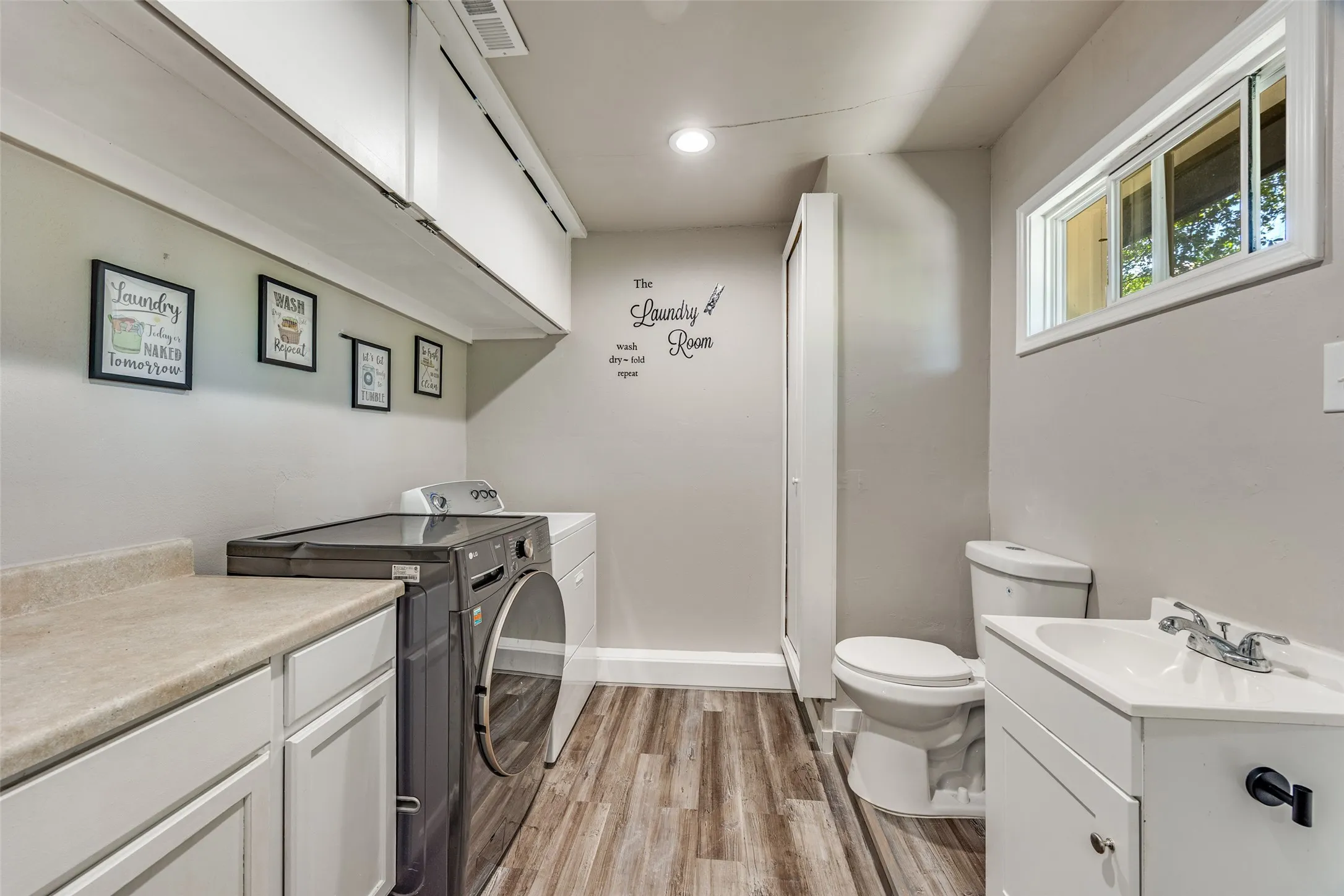 Single Family Residence For Rent in Dallas County , 11021 Cactus Lane, Dallas, Texas 75238, 3 Bedrooms, 3 Bathrooms, Garage spaces, 1,773 Sqft, built in 1958, Preowned, Price $3,100, mls#21237094, Real Estate Agent in Dallas, Homes For Rent in Dallas county, Homes For Rent in Dallas, Realtor in Dallas Texas, Real Estate Brokerage Independent Realty Texas, Luminita Cordes Realtor