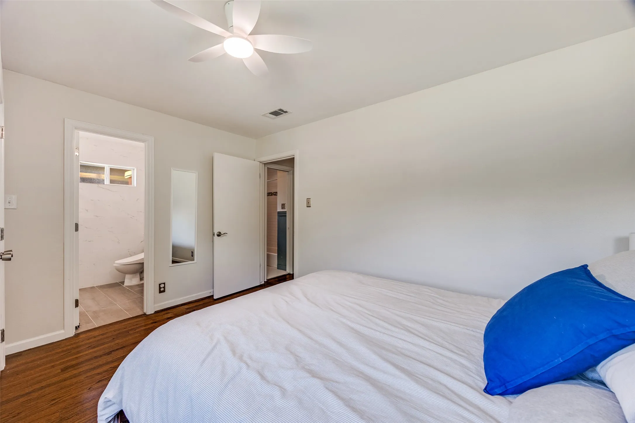 Single Family Residence For Rent in Dallas County , 11021 Cactus Lane, Dallas, Texas 75238, 3 Bedrooms, 3 Bathrooms, Garage spaces, 1,773 Sqft, built in 1958, Preowned, Price $3,100, mls#21237094, Real Estate Agent in Dallas, Homes For Rent in Dallas county, Homes For Rent in Dallas, Realtor in Dallas Texas, Real Estate Brokerage Independent Realty Texas, Luminita Cordes Realtor