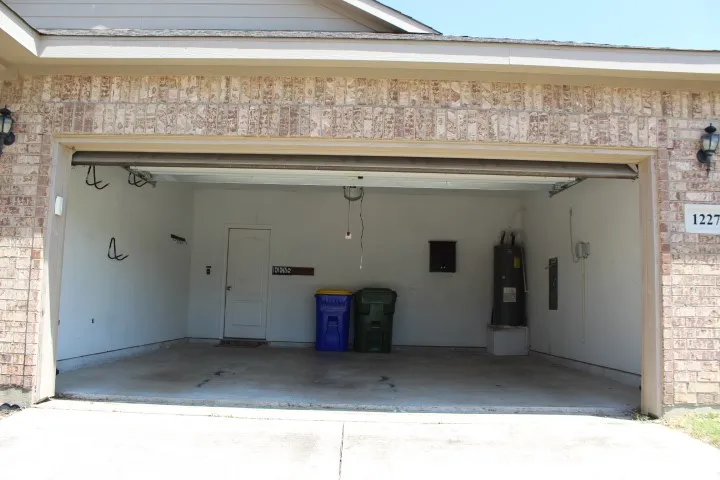 Single Family Residence For Sale in Denton County , 1227 Eagles Nest Trail, Krum, Texas 76249, 4 Bedroom, 2 Bathroom, 2 Garage spaces, 1,851 Sqft, built in 2012, mls#21237093, Real Estate Agent in Krum, Homes For Sale in Denton county, Homes For Sale in Krum, Realtor in Krum Texas, Real Estate Brokerage Independent Realty Texas, Luminita Cordes Realtor