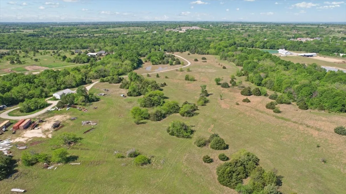 Aerial view of property and surrounding area