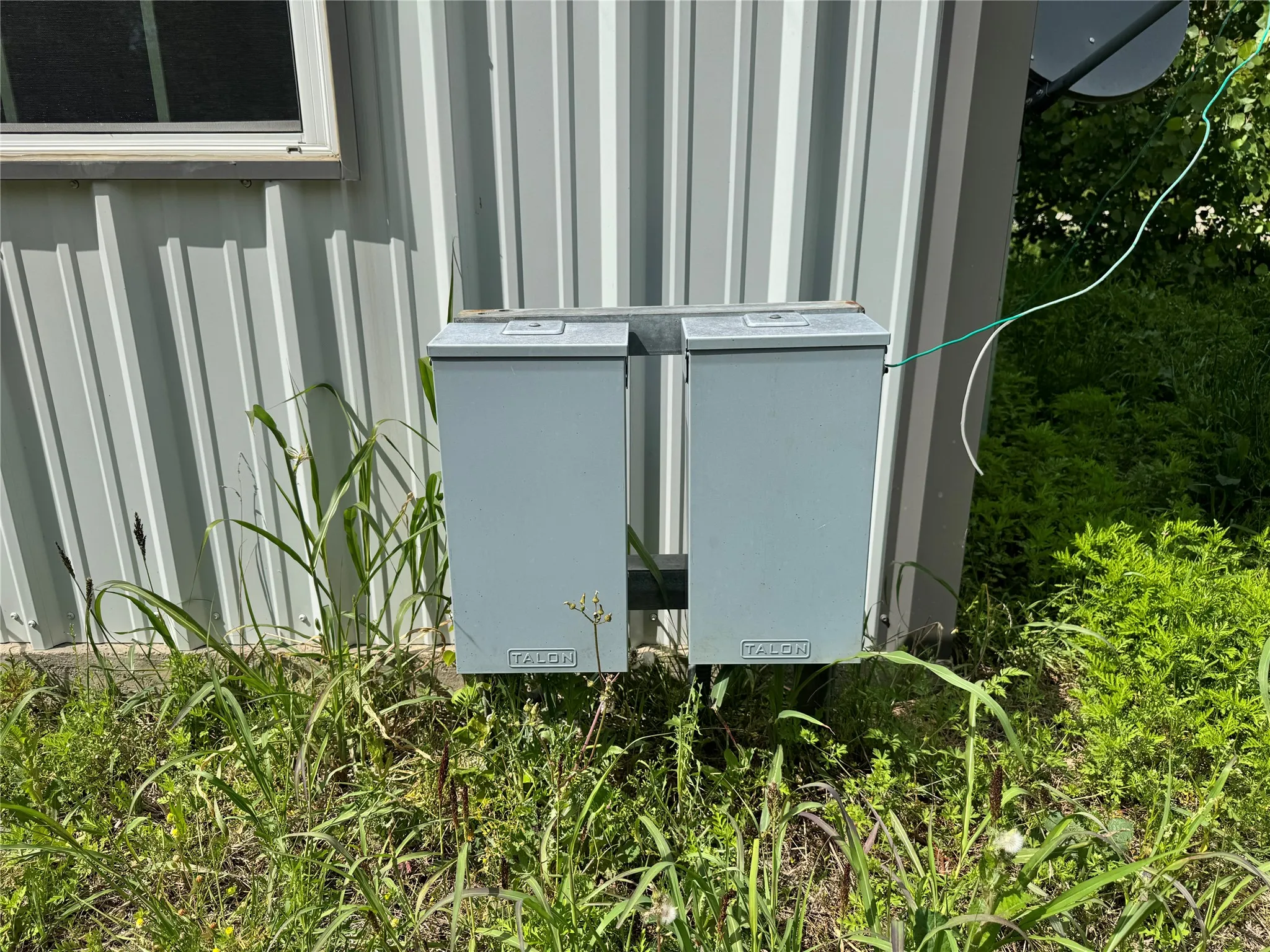 2-50amp RV hook ups