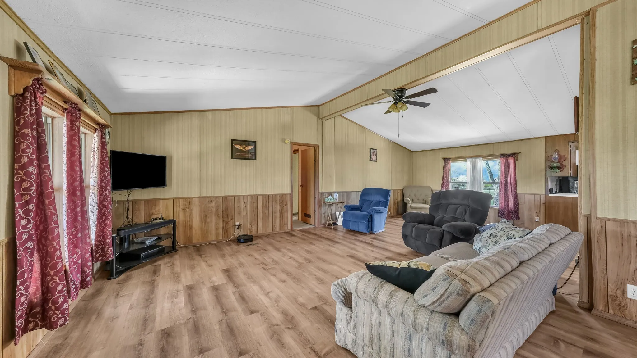 Farm For Sale in Palo Pinto County , 376 Dickson Lane, Gordon, Texas 76453, 3 Bedroom, 2 Bathroom, 2 Garage spaces, 2,888 Sqft, built in 1984, mls#21235594, Real Estate Agent in Gordon, Homes For Sale in Palo Pinto county, Homes For Sale in Gordon, Realtor in Gordon Texas, Real Estate Brokerage Independent Realty Texas, Luminita Cordes Realtor