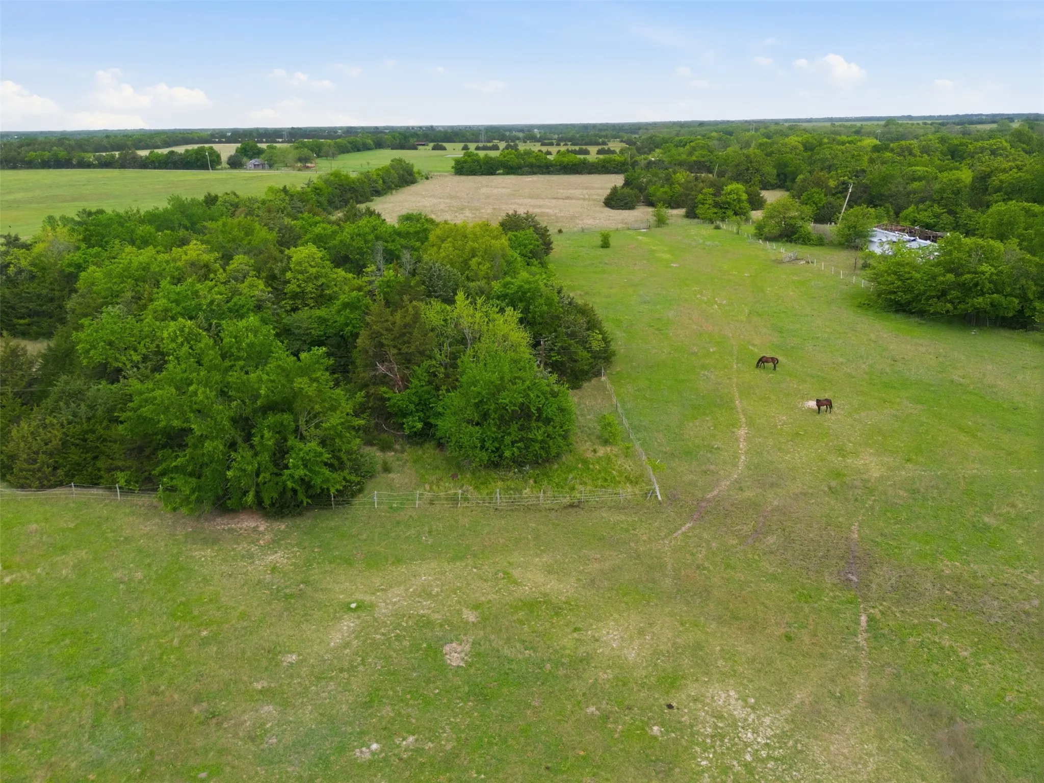 Farm For Sale in Hunt County , 639 County Road 1001, Greenville, Texas 75401, 3 Bedroom, 2 Bathroom, 2 Garage spaces, 2,032 Sqft, built in 1975, Preowned, Price $1,200,000, mls#21228192, Real Estate Agent in Greenville, Homes For Sale in Hunt county, Homes For Sale in Greenville, Realtor in Greenville Texas, Real Estate Brokerage Independent Realty Texas, Luminita Cordes Realtor