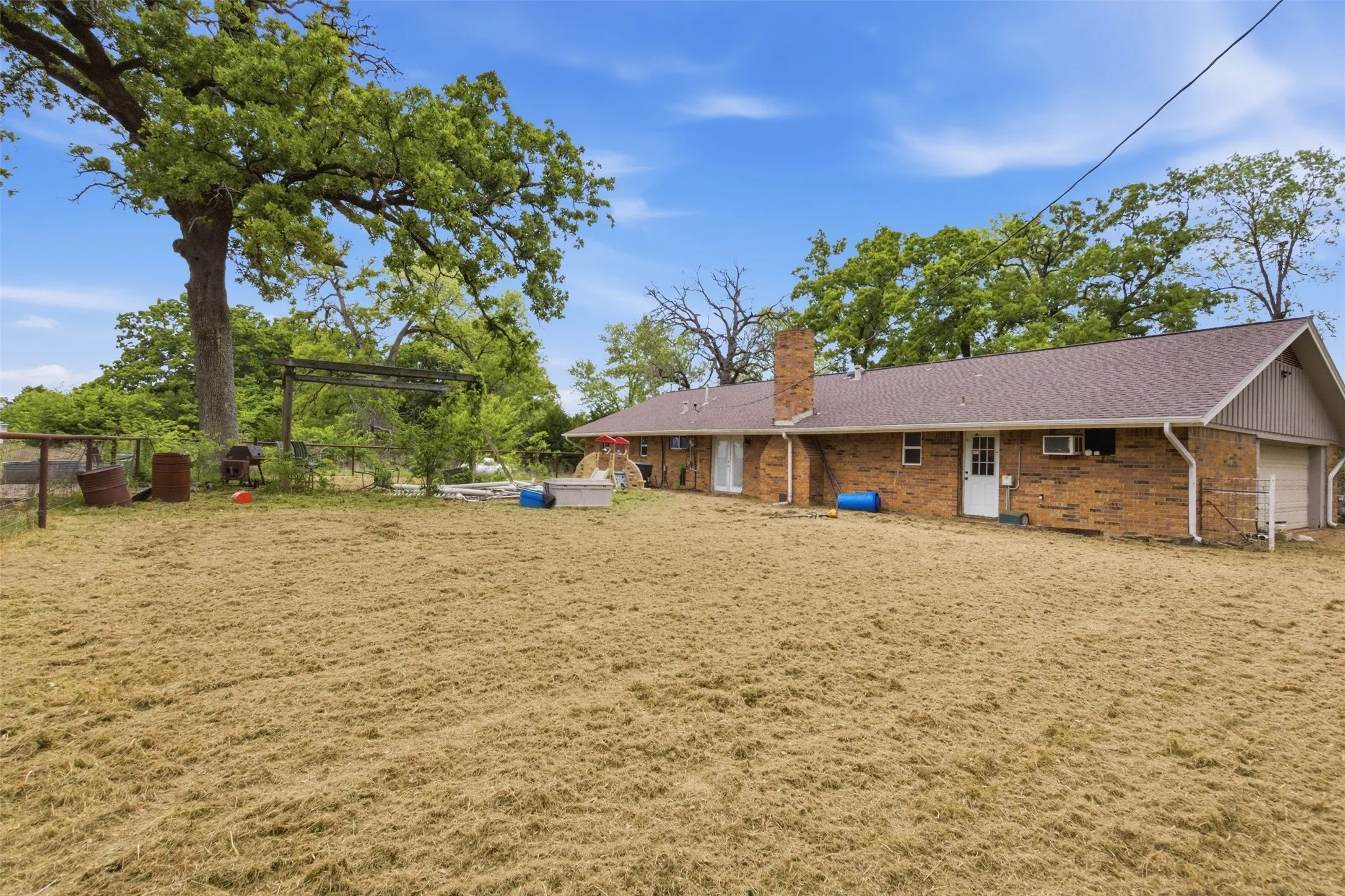 Farm For Sale in Hunt County , 639 County Road 1001, Greenville, Texas 75401, 3 Bedroom, 2 Bathroom, 2 Garage spaces, 2,032 Sqft, built in 1975, Preowned, Price $1,200,000, mls#21228192, Real Estate Agent in Greenville, Homes For Sale in Hunt county, Homes For Sale in Greenville, Realtor in Greenville Texas, Real Estate Brokerage Independent Realty Texas, Luminita Cordes Realtor