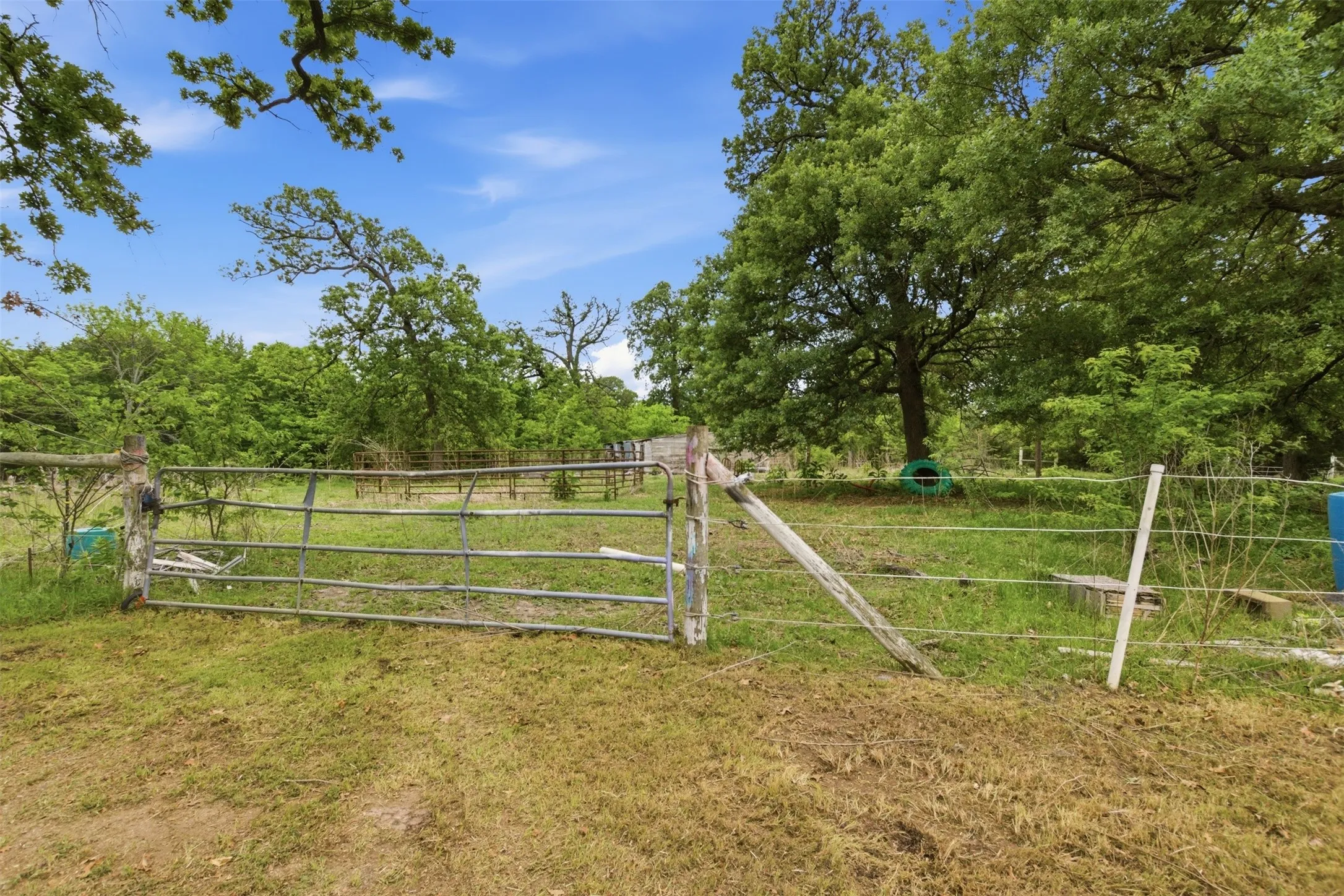 Farm For Sale in Hunt County , 639 County Road 1001, Greenville, Texas 75401, 3 Bedroom, 2 Bathroom, 2 Garage spaces, 2,032 Sqft, built in 1975, Preowned, Price $1,200,000, mls#21228192, Real Estate Agent in Greenville, Homes For Sale in Hunt county, Homes For Sale in Greenville, Realtor in Greenville Texas, Real Estate Brokerage Independent Realty Texas, Luminita Cordes Realtor