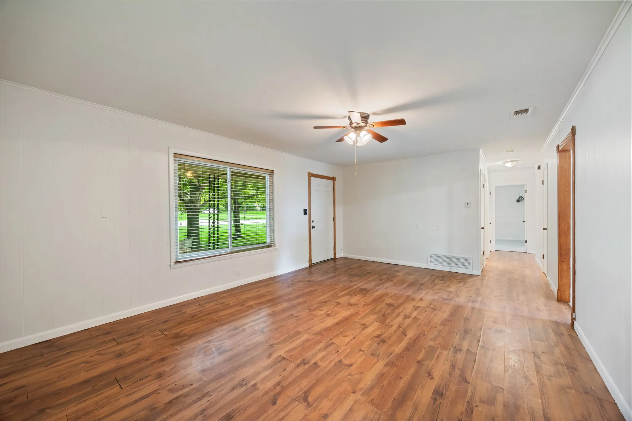 Single Family Residence For Sale in Rains County , 571 S 1st Street, Point, Texas 75472, 3 Bedroom, 1 Bathroom, Garage spaces, 1,305 Sqft, built in 1965, Preowned, mls#21237064, Real Estate Agent in Point, Homes For Sale in Rains county, Homes For Sale in Point, Realtor in Point Texas, Real Estate Brokerage Independent Realty Texas, Luminita Cordes Realtor