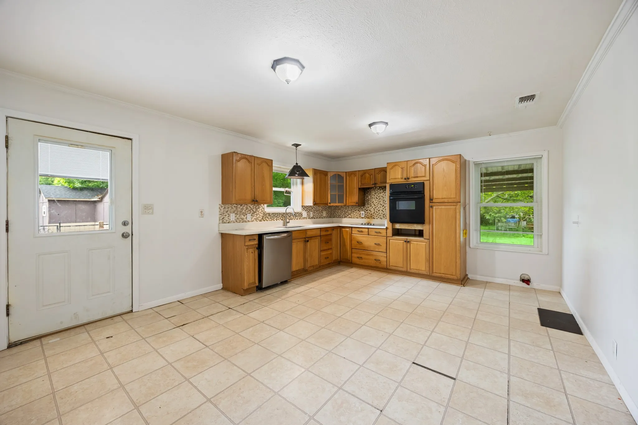 Single Family Residence For Sale in Rains County , 571 S 1st Street, Point, Texas 75472, 3 Bedroom, 1 Bathroom, Garage spaces, 1,305 Sqft, built in 1965, Preowned, mls#21237064, Real Estate Agent in Point, Homes For Sale in Rains county, Homes For Sale in Point, Realtor in Point Texas, Real Estate Brokerage Independent Realty Texas, Luminita Cordes Realtor