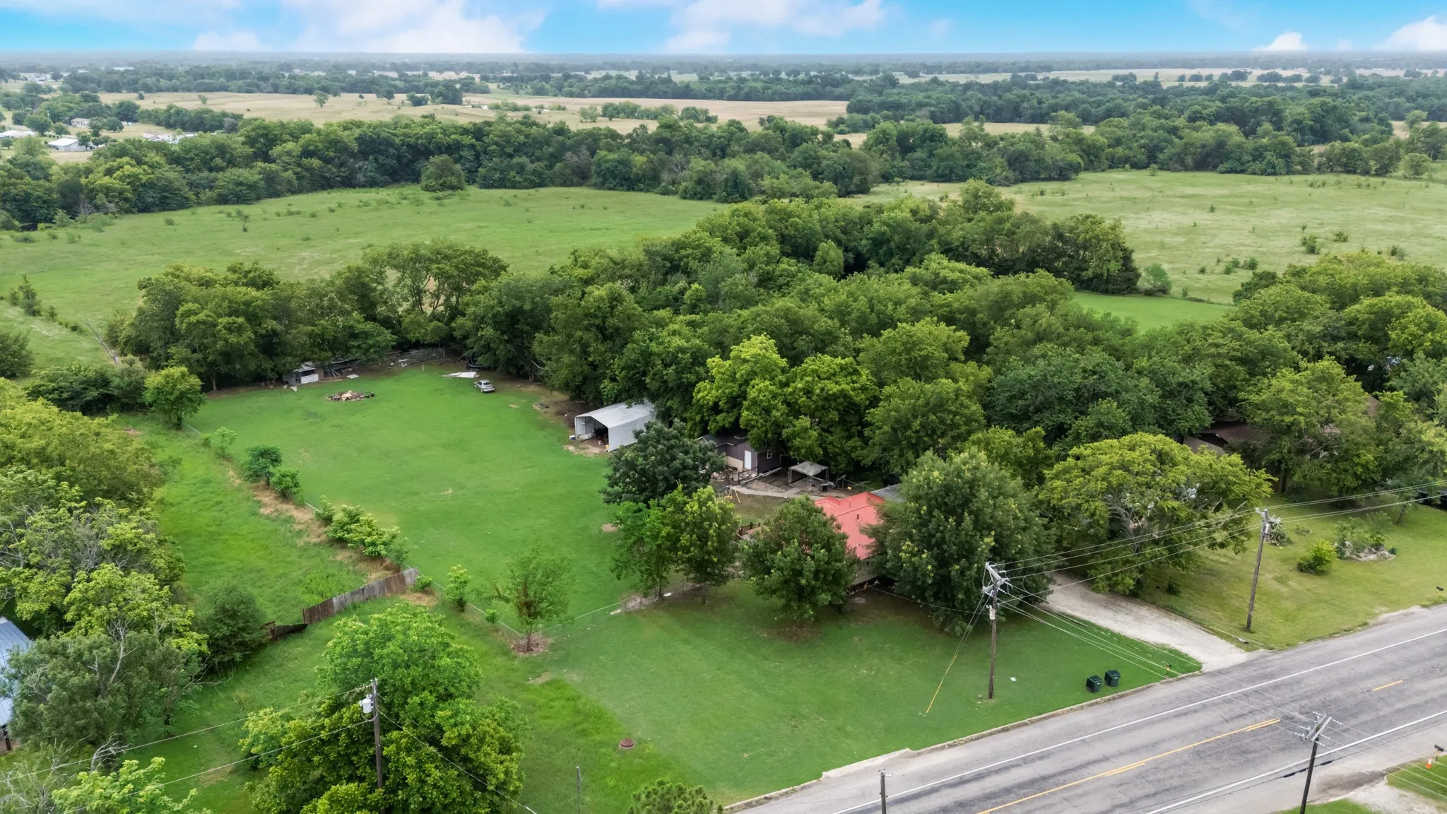 Single Family Residence For Sale in Rains County , 571 S 1st Street, Point, Texas 75472, 3 Bedroom, 1 Bathroom, Garage spaces, 1,305 Sqft, built in 1965, Preowned, mls#21237064, Real Estate Agent in Point, Homes For Sale in Rains county, Homes For Sale in Point, Realtor in Point Texas, Real Estate Brokerage Independent Realty Texas, Luminita Cordes Realtor