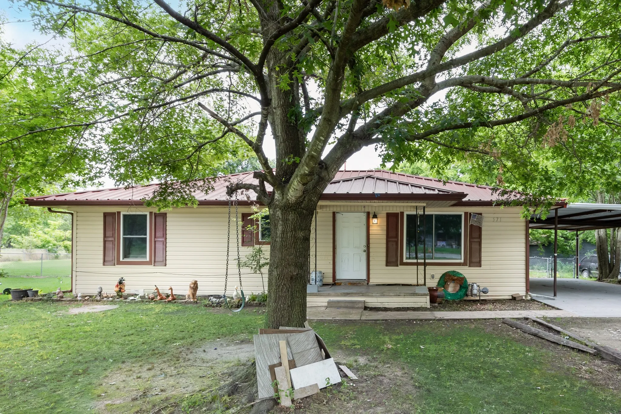 Single Family Residence For Sale in Rains County , 571 S 1st Street, Point, Texas 75472, 3 Bedroom, 1 Bathroom, Garage spaces, 1,305 Sqft, built in 1965, Preowned, mls#21237064, Real Estate Agent in Point, Homes For Sale in Rains county, Homes For Sale in Point, Realtor in Point Texas, Real Estate Brokerage Independent Realty Texas, Luminita Cordes Realtor