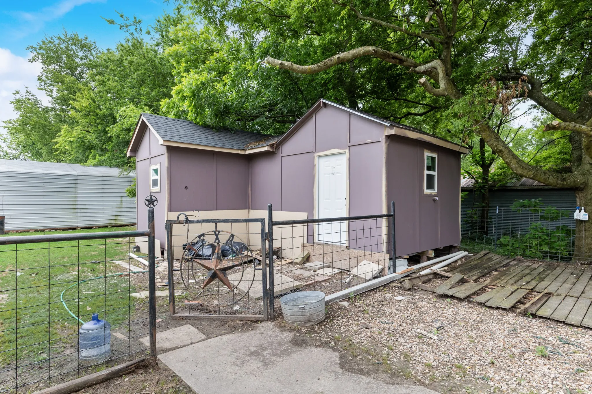 Single Family Residence For Sale in Rains County , 571 S 1st Street, Point, Texas 75472, 3 Bedroom, 1 Bathroom, Garage spaces, 1,305 Sqft, built in 1965, Preowned, mls#21237064, Real Estate Agent in Point, Homes For Sale in Rains county, Homes For Sale in Point, Realtor in Point Texas, Real Estate Brokerage Independent Realty Texas, Luminita Cordes Realtor