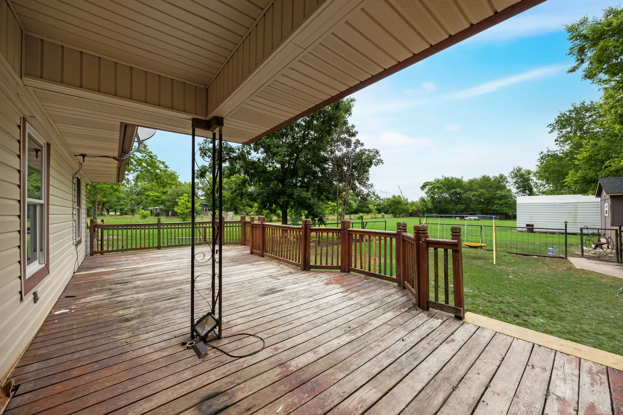Single Family Residence For Sale in Rains County , 571 S 1st Street, Point, Texas 75472, 3 Bedroom, 1 Bathroom, Garage spaces, 1,305 Sqft, built in 1965, Preowned, mls#21237064, Real Estate Agent in Point, Homes For Sale in Rains county, Homes For Sale in Point, Realtor in Point Texas, Real Estate Brokerage Independent Realty Texas, Luminita Cordes Realtor