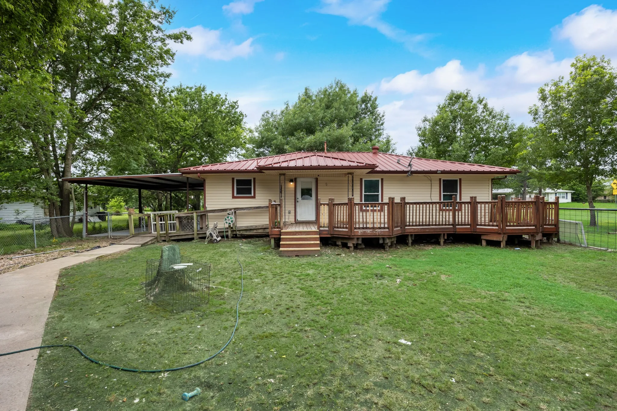 Single Family Residence For Sale in Rains County , 571 S 1st Street, Point, Texas 75472, 3 Bedroom, 1 Bathroom, Garage spaces, 1,305 Sqft, built in 1965, Preowned, mls#21237064, Real Estate Agent in Point, Homes For Sale in Rains county, Homes For Sale in Point, Realtor in Point Texas, Real Estate Brokerage Independent Realty Texas, Luminita Cordes Realtor