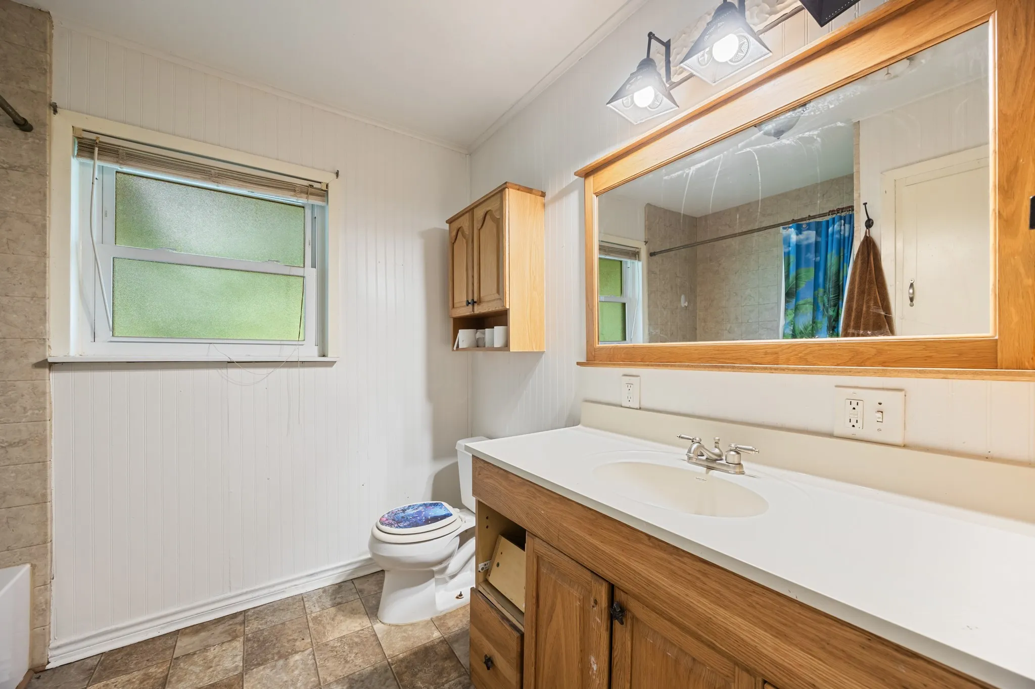 Single Family Residence For Sale in Rains County , 571 S 1st Street, Point, Texas 75472, 3 Bedroom, 1 Bathroom, Garage spaces, 1,305 Sqft, built in 1965, Preowned, mls#21237064, Real Estate Agent in Point, Homes For Sale in Rains county, Homes For Sale in Point, Realtor in Point Texas, Real Estate Brokerage Independent Realty Texas, Luminita Cordes Realtor