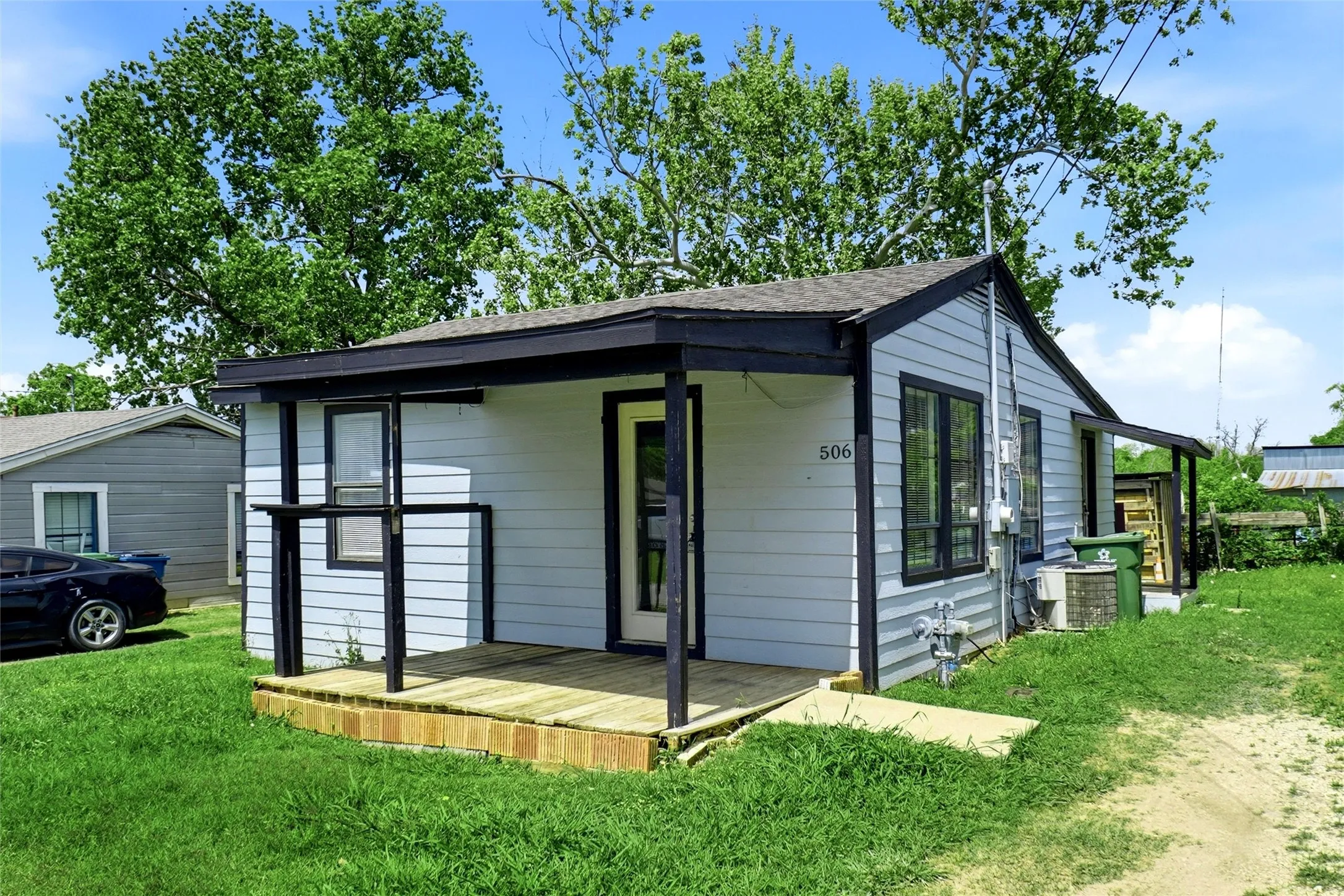 Single Family Residence For Sale in Denton County , 506 Bluebonnet Street, Aubrey, Texas 76227, 2 Bedroom, 1 Bathroom, Garage spaces, 720 Sqft, built in 1957, Preowned, mls#21231209, Real Estate Agent in Aubrey, Homes For Sale in Denton county, Homes For Sale in Aubrey, Realtor in Aubrey Texas, Real Estate Brokerage Independent Realty Texas, Luminita Cordes Realtor