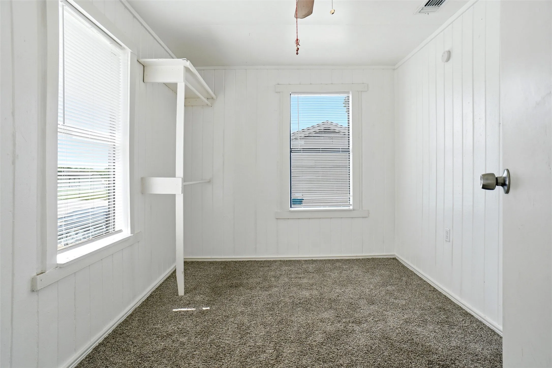 Single Family Residence For Sale in Denton County , 506 Bluebonnet Street, Aubrey, Texas 76227, 2 Bedroom, 1 Bathroom, Garage spaces, 720 Sqft, built in 1957, Preowned, mls#21231209, Real Estate Agent in Aubrey, Homes For Sale in Denton county, Homes For Sale in Aubrey, Realtor in Aubrey Texas, Real Estate Brokerage Independent Realty Texas, Luminita Cordes Realtor