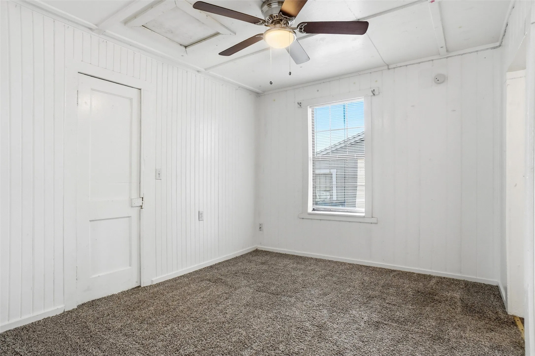 Single Family Residence For Sale in Denton County , 506 Bluebonnet Street, Aubrey, Texas 76227, 2 Bedroom, 1 Bathroom, Garage spaces, 720 Sqft, built in 1957, Preowned, mls#21231209, Real Estate Agent in Aubrey, Homes For Sale in Denton county, Homes For Sale in Aubrey, Realtor in Aubrey Texas, Real Estate Brokerage Independent Realty Texas, Luminita Cordes Realtor
