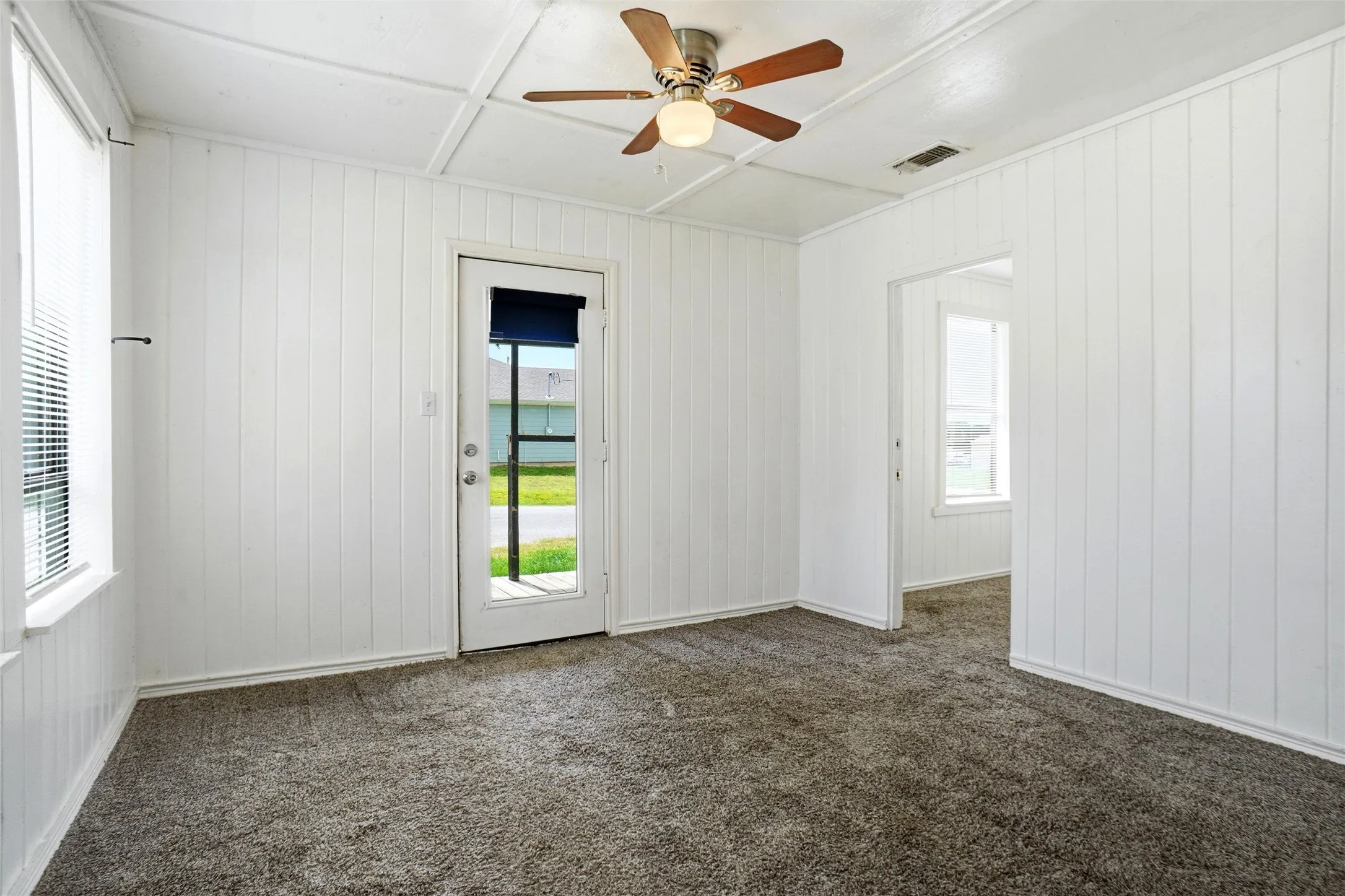 Single Family Residence For Sale in Denton County , 506 Bluebonnet Street, Aubrey, Texas 76227, 2 Bedroom, 1 Bathroom, Garage spaces, 720 Sqft, built in 1957, Preowned, mls#21231209, Real Estate Agent in Aubrey, Homes For Sale in Denton county, Homes For Sale in Aubrey, Realtor in Aubrey Texas, Real Estate Brokerage Independent Realty Texas, Luminita Cordes Realtor