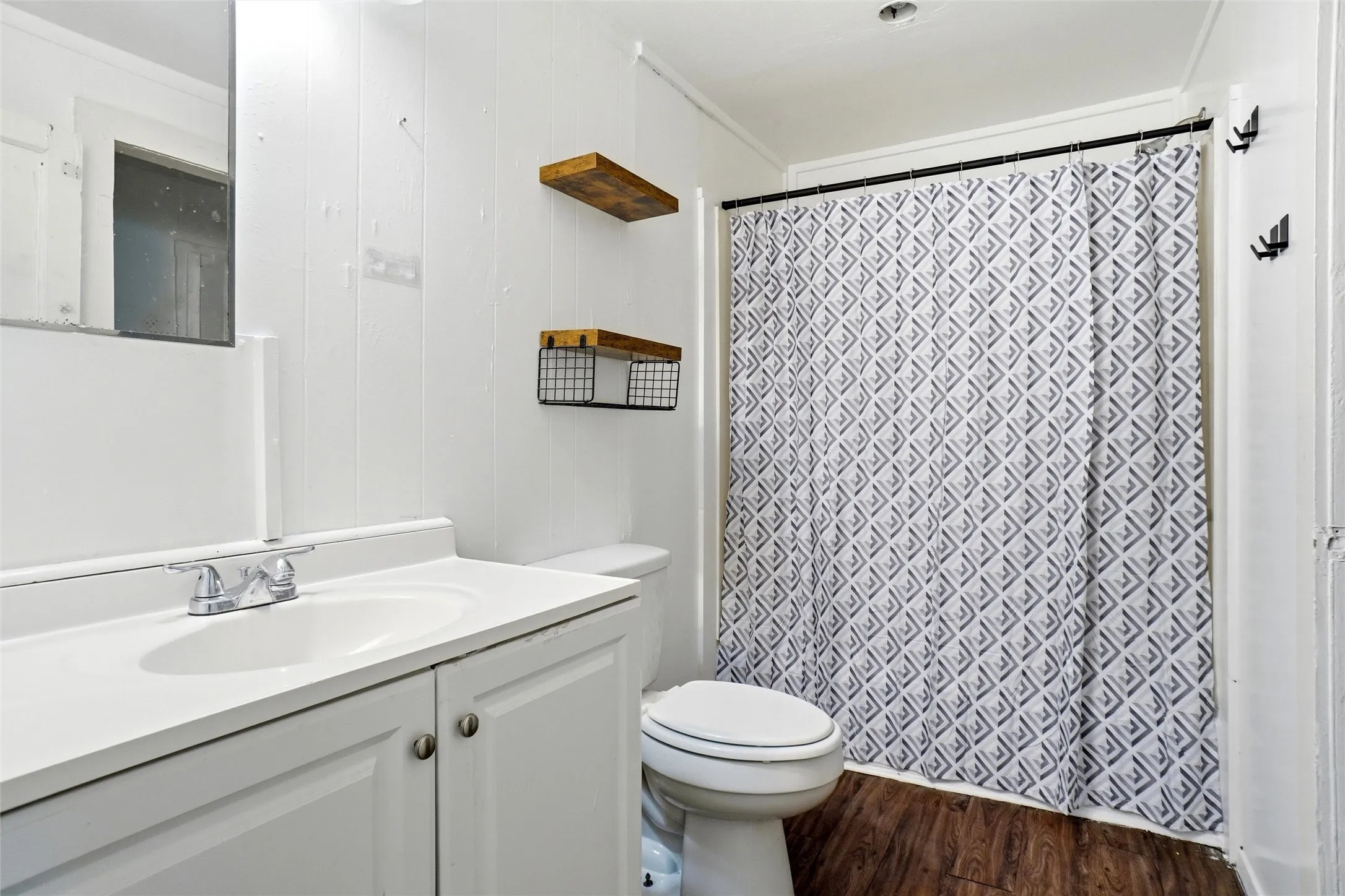 Single Family Residence For Sale in Denton County , 506 Bluebonnet Street, Aubrey, Texas 76227, 2 Bedroom, 1 Bathroom, Garage spaces, 720 Sqft, built in 1957, Preowned, mls#21231209, Real Estate Agent in Aubrey, Homes For Sale in Denton county, Homes For Sale in Aubrey, Realtor in Aubrey Texas, Real Estate Brokerage Independent Realty Texas, Luminita Cordes Realtor
