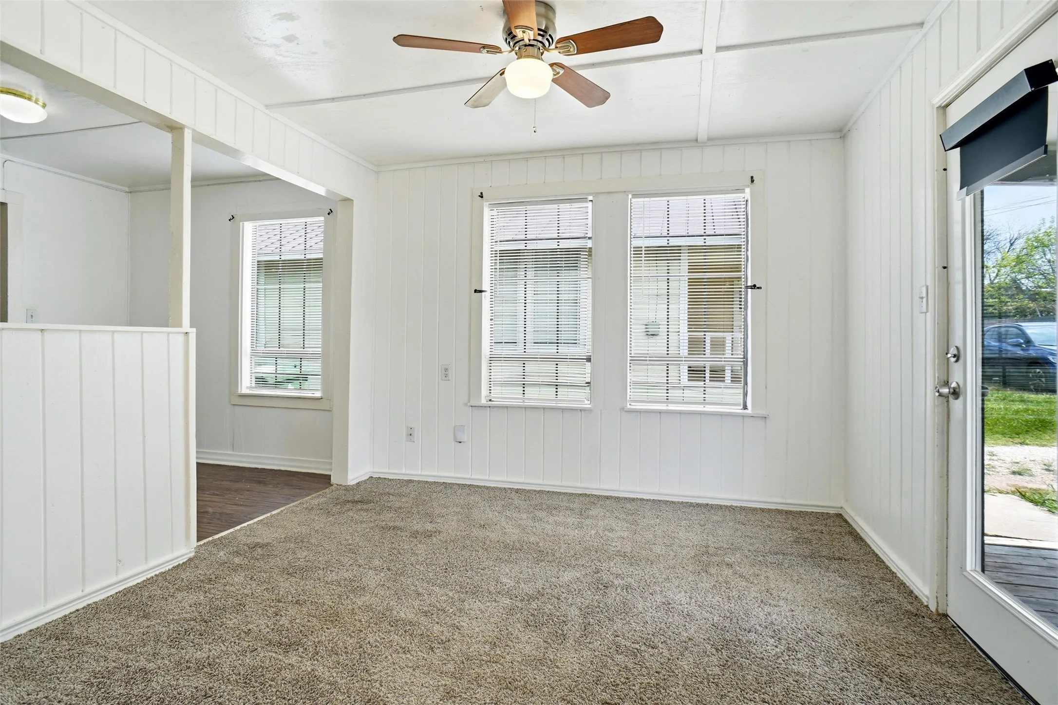 Single Family Residence For Sale in Denton County , 506 Bluebonnet Street, Aubrey, Texas 76227, 2 Bedroom, 1 Bathroom, Garage spaces, 720 Sqft, built in 1957, Preowned, mls#21231209, Real Estate Agent in Aubrey, Homes For Sale in Denton county, Homes For Sale in Aubrey, Realtor in Aubrey Texas, Real Estate Brokerage Independent Realty Texas, Luminita Cordes Realtor