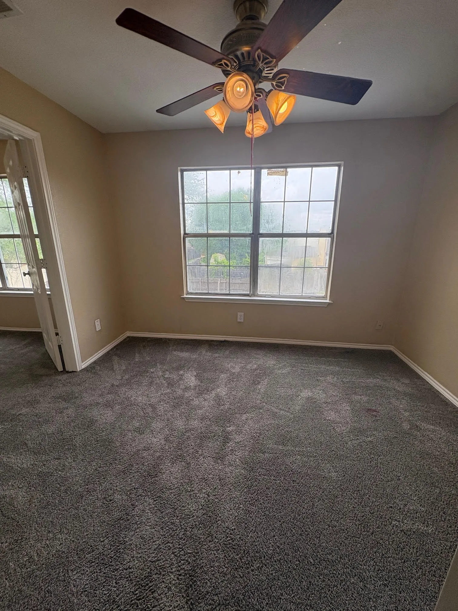 Single Family Residence For Sale in Dallas County , 320 W Williams Street, Cedar Hill, Texas 75104, 3 Bedroom, 3 Bathroom, Garage spaces, 2,317 Sqft, built in 1985, Preowned, mls#21236795, Real Estate Agent in Cedar Hill, Homes For Sale in Dallas county, Homes For Sale in Cedar Hill, Realtor in Cedar Hill Texas, Real Estate Brokerage Independent Realty Texas, Luminita Cordes Realtor