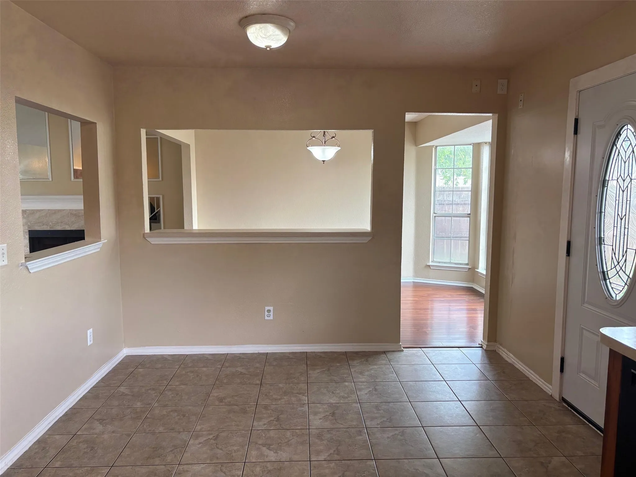 Single Family Residence For Sale in Dallas County , 320 W Williams Street, Cedar Hill, Texas 75104, 3 Bedroom, 3 Bathroom, Garage spaces, 2,317 Sqft, built in 1985, Preowned, mls#21236795, Real Estate Agent in Cedar Hill, Homes For Sale in Dallas county, Homes For Sale in Cedar Hill, Realtor in Cedar Hill Texas, Real Estate Brokerage Independent Realty Texas, Luminita Cordes Realtor