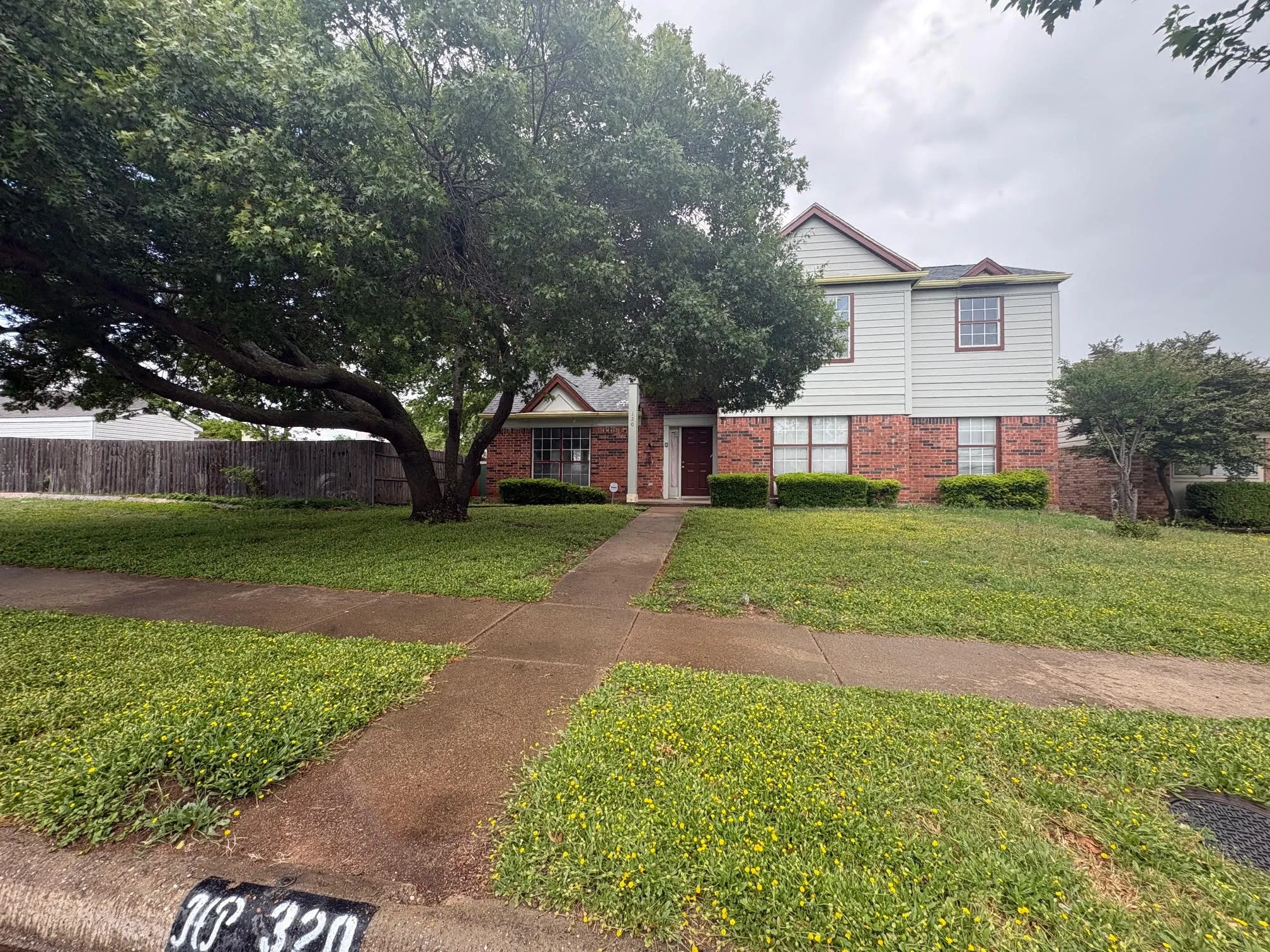 Single Family Residence For Sale in Dallas County , 320 W Williams Street, Cedar Hill, Texas 75104, 3 Bedroom, 3 Bathroom, Garage spaces, 2,317 Sqft, built in 1985, Preowned, mls#21236795, Real Estate Agent in Cedar Hill, Homes For Sale in Dallas county, Homes For Sale in Cedar Hill, Realtor in Cedar Hill Texas, Real Estate Brokerage Independent Realty Texas, Luminita Cordes Realtor