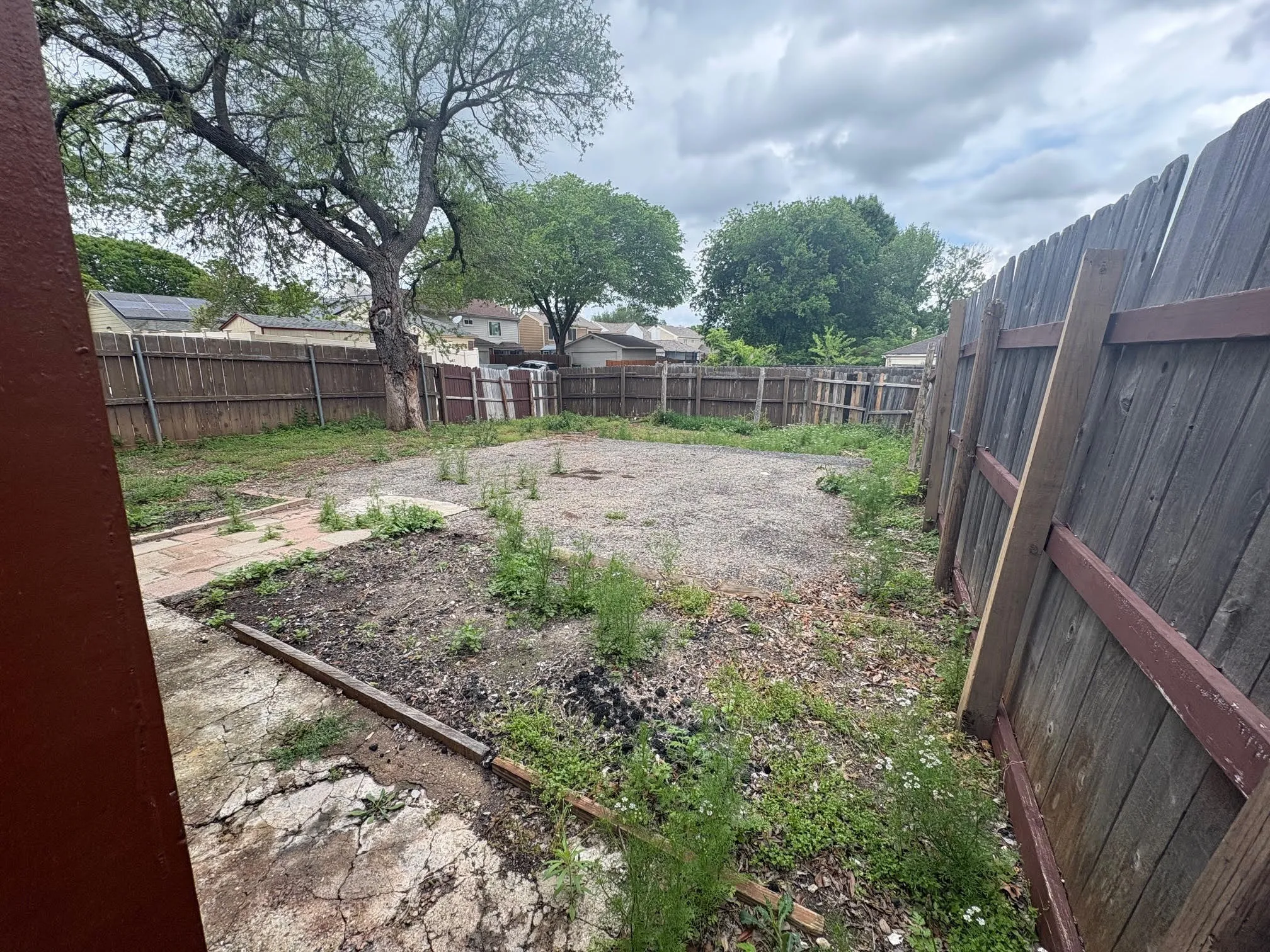 Single Family Residence For Sale in Dallas County , 320 W Williams Street, Cedar Hill, Texas 75104, 3 Bedroom, 3 Bathroom, Garage spaces, 2,317 Sqft, built in 1985, Preowned, mls#21236795, Real Estate Agent in Cedar Hill, Homes For Sale in Dallas county, Homes For Sale in Cedar Hill, Realtor in Cedar Hill Texas, Real Estate Brokerage Independent Realty Texas, Luminita Cordes Realtor