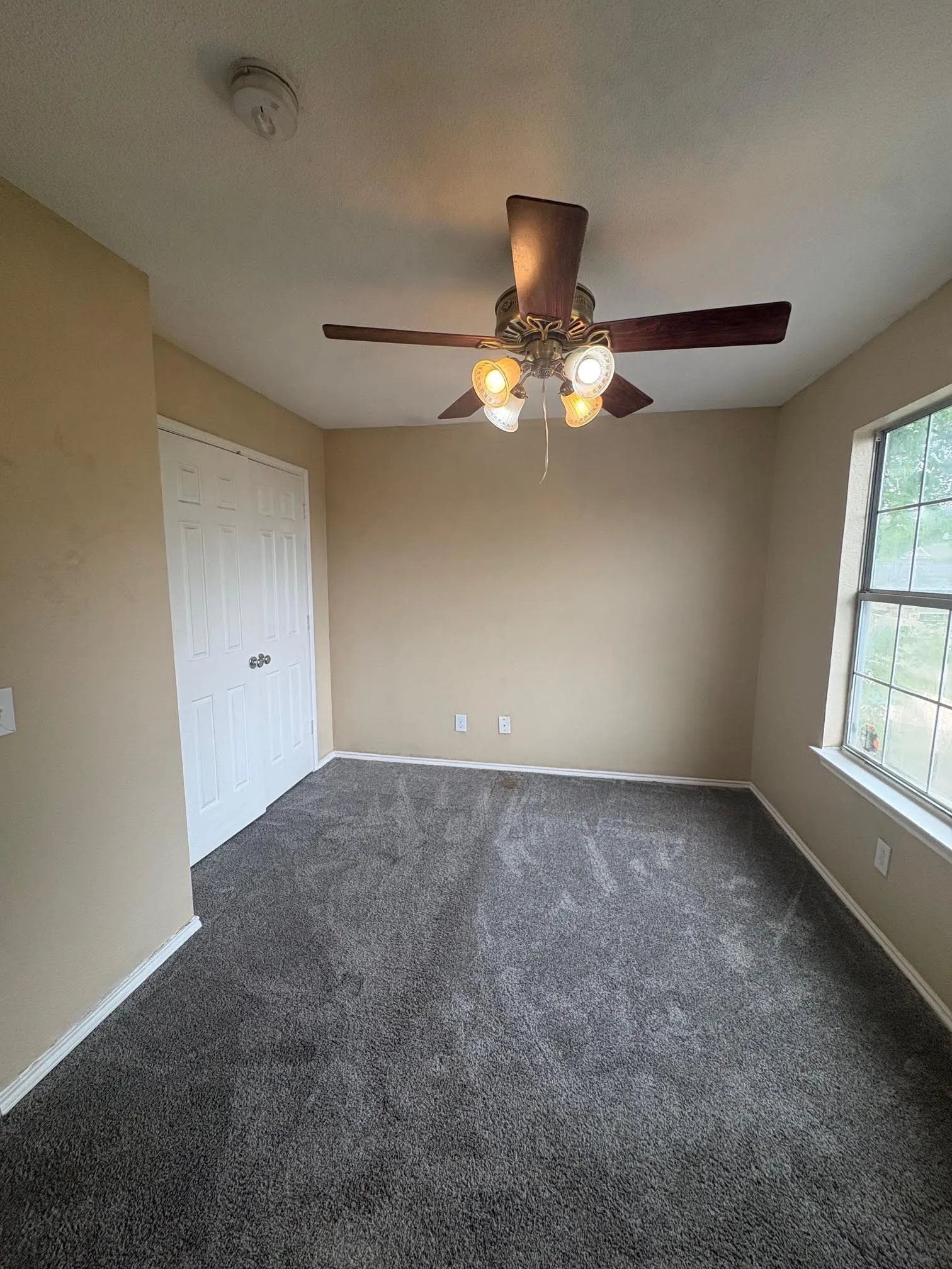 Single Family Residence For Sale in Dallas County , 320 W Williams Street, Cedar Hill, Texas 75104, 3 Bedroom, 3 Bathroom, Garage spaces, 2,317 Sqft, built in 1985, Preowned, mls#21236795, Real Estate Agent in Cedar Hill, Homes For Sale in Dallas county, Homes For Sale in Cedar Hill, Realtor in Cedar Hill Texas, Real Estate Brokerage Independent Realty Texas, Luminita Cordes Realtor
