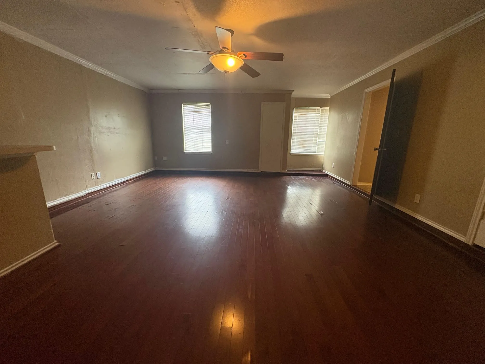 Single Family Residence For Sale in Dallas County , 320 W Williams Street, Cedar Hill, Texas 75104, 3 Bedroom, 3 Bathroom, Garage spaces, 2,317 Sqft, built in 1985, Preowned, mls#21236795, Real Estate Agent in Cedar Hill, Homes For Sale in Dallas county, Homes For Sale in Cedar Hill, Realtor in Cedar Hill Texas, Real Estate Brokerage Independent Realty Texas, Luminita Cordes Realtor