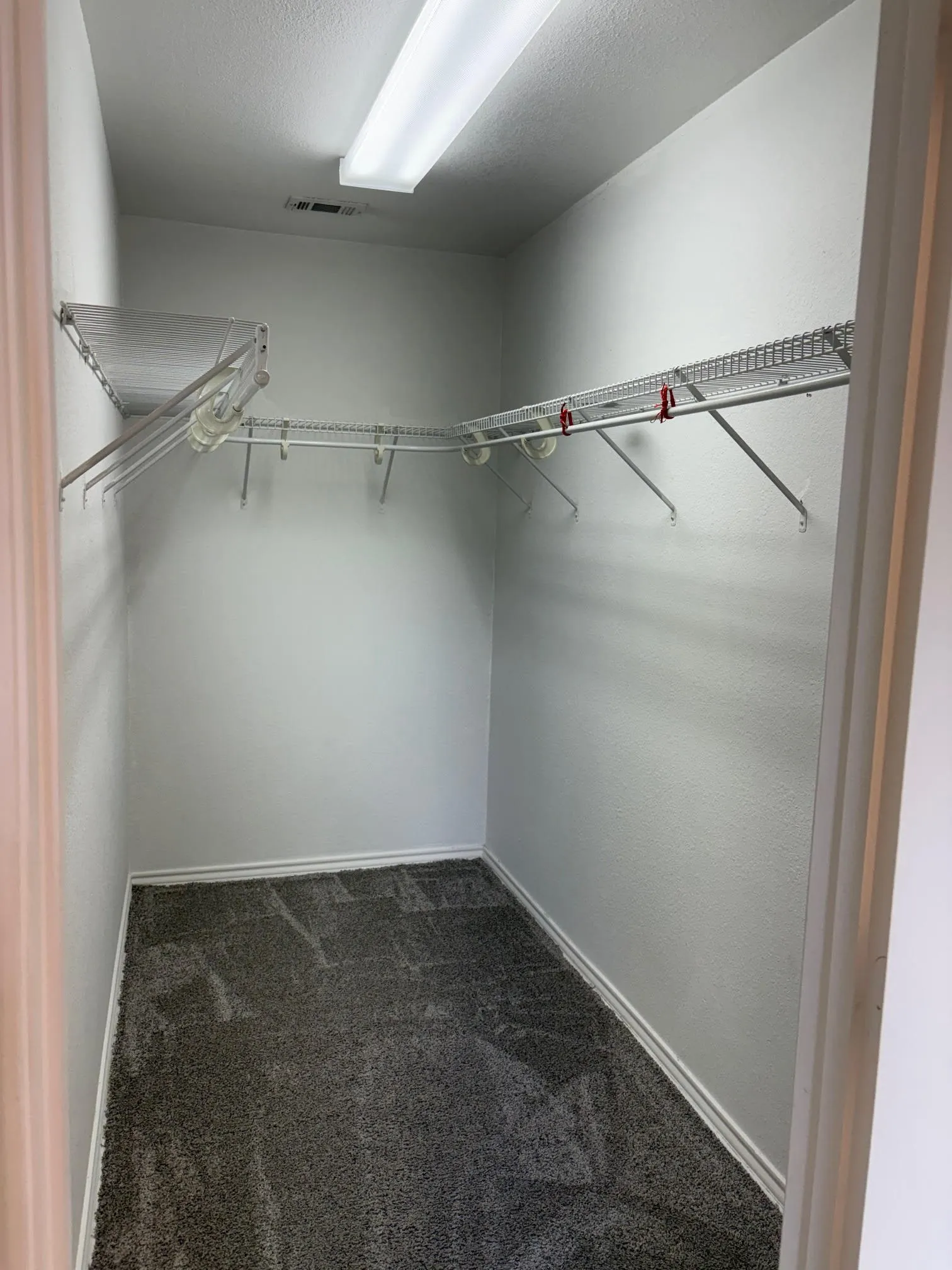 Single Family Residence For Sale in Dallas County , 320 W Williams Street, Cedar Hill, Texas 75104, 3 Bedroom, 3 Bathroom, Garage spaces, 2,317 Sqft, built in 1985, Preowned, mls#21236795, Real Estate Agent in Cedar Hill, Homes For Sale in Dallas county, Homes For Sale in Cedar Hill, Realtor in Cedar Hill Texas, Real Estate Brokerage Independent Realty Texas, Luminita Cordes Realtor
