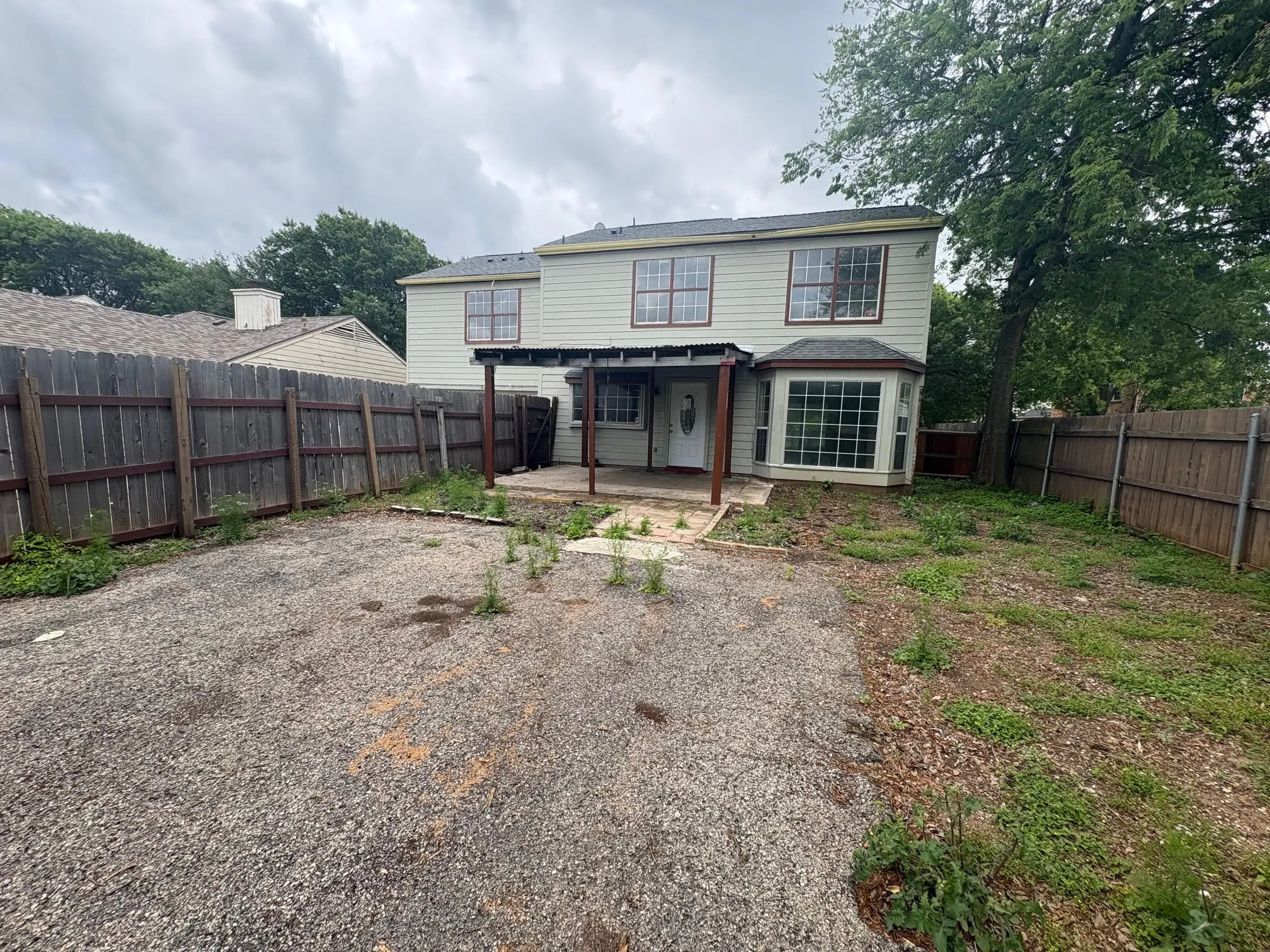 Single Family Residence For Sale in Dallas County , 320 W Williams Street, Cedar Hill, Texas 75104, 3 Bedroom, 3 Bathroom, Garage spaces, 2,317 Sqft, built in 1985, Preowned, mls#21236795, Real Estate Agent in Cedar Hill, Homes For Sale in Dallas county, Homes For Sale in Cedar Hill, Realtor in Cedar Hill Texas, Real Estate Brokerage Independent Realty Texas, Luminita Cordes Realtor