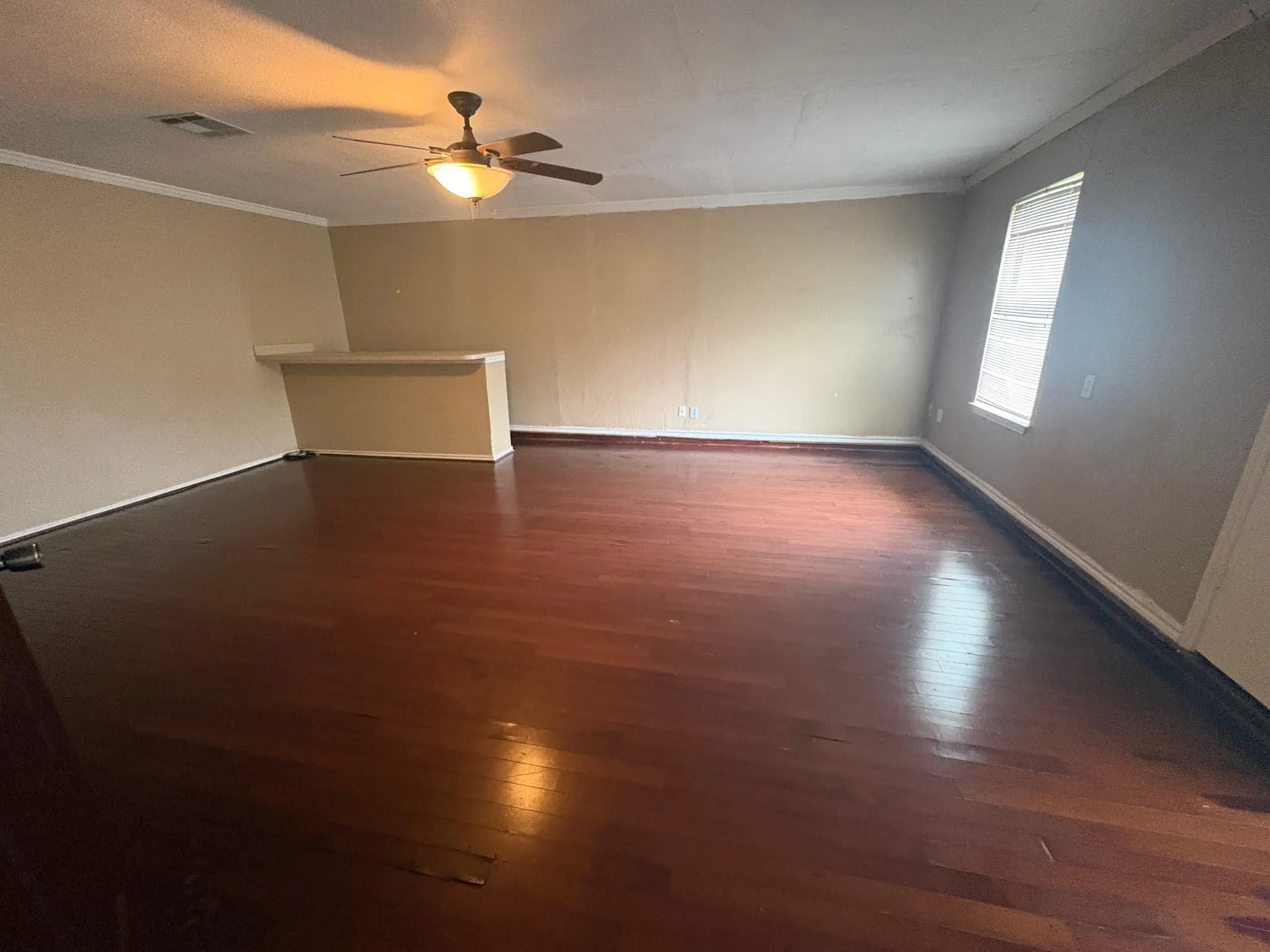 Single Family Residence For Sale in Dallas County , 320 W Williams Street, Cedar Hill, Texas 75104, 3 Bedroom, 3 Bathroom, Garage spaces, 2,317 Sqft, built in 1985, Preowned, mls#21236795, Real Estate Agent in Cedar Hill, Homes For Sale in Dallas county, Homes For Sale in Cedar Hill, Realtor in Cedar Hill Texas, Real Estate Brokerage Independent Realty Texas, Luminita Cordes Realtor