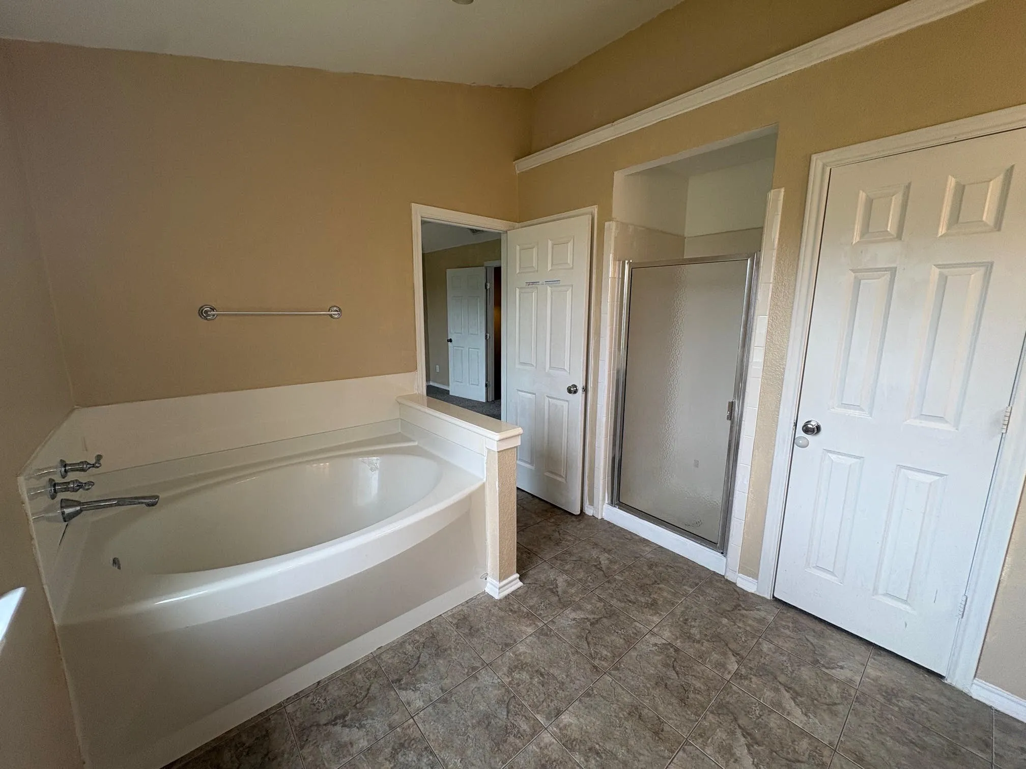 Single Family Residence For Sale in Dallas County , 320 W Williams Street, Cedar Hill, Texas 75104, 3 Bedroom, 3 Bathroom, Garage spaces, 2,317 Sqft, built in 1985, Preowned, mls#21236795, Real Estate Agent in Cedar Hill, Homes For Sale in Dallas county, Homes For Sale in Cedar Hill, Realtor in Cedar Hill Texas, Real Estate Brokerage Independent Realty Texas, Luminita Cordes Realtor