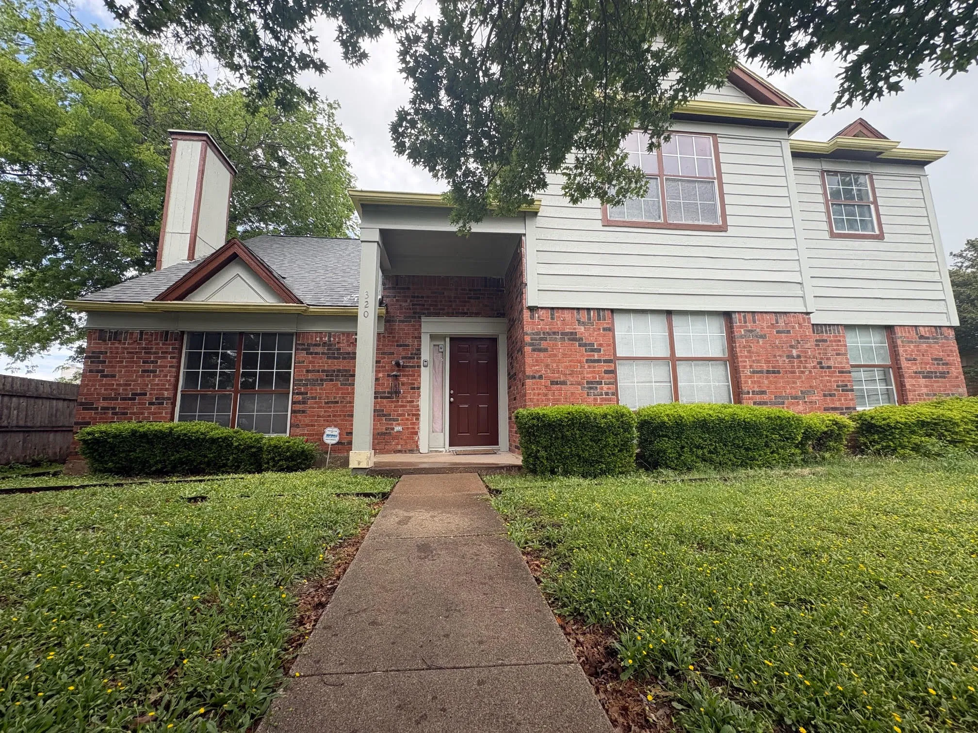 Single Family Residence For Sale in Dallas County , 320 W Williams Street, Cedar Hill, Texas 75104, 3 Bedroom, 3 Bathroom, Garage spaces, 2,317 Sqft, built in 1985, Preowned, mls#21236795, Real Estate Agent in Cedar Hill, Homes For Sale in Dallas county, Homes For Sale in Cedar Hill, Realtor in Cedar Hill Texas, Real Estate Brokerage Independent Realty Texas, Luminita Cordes Realtor