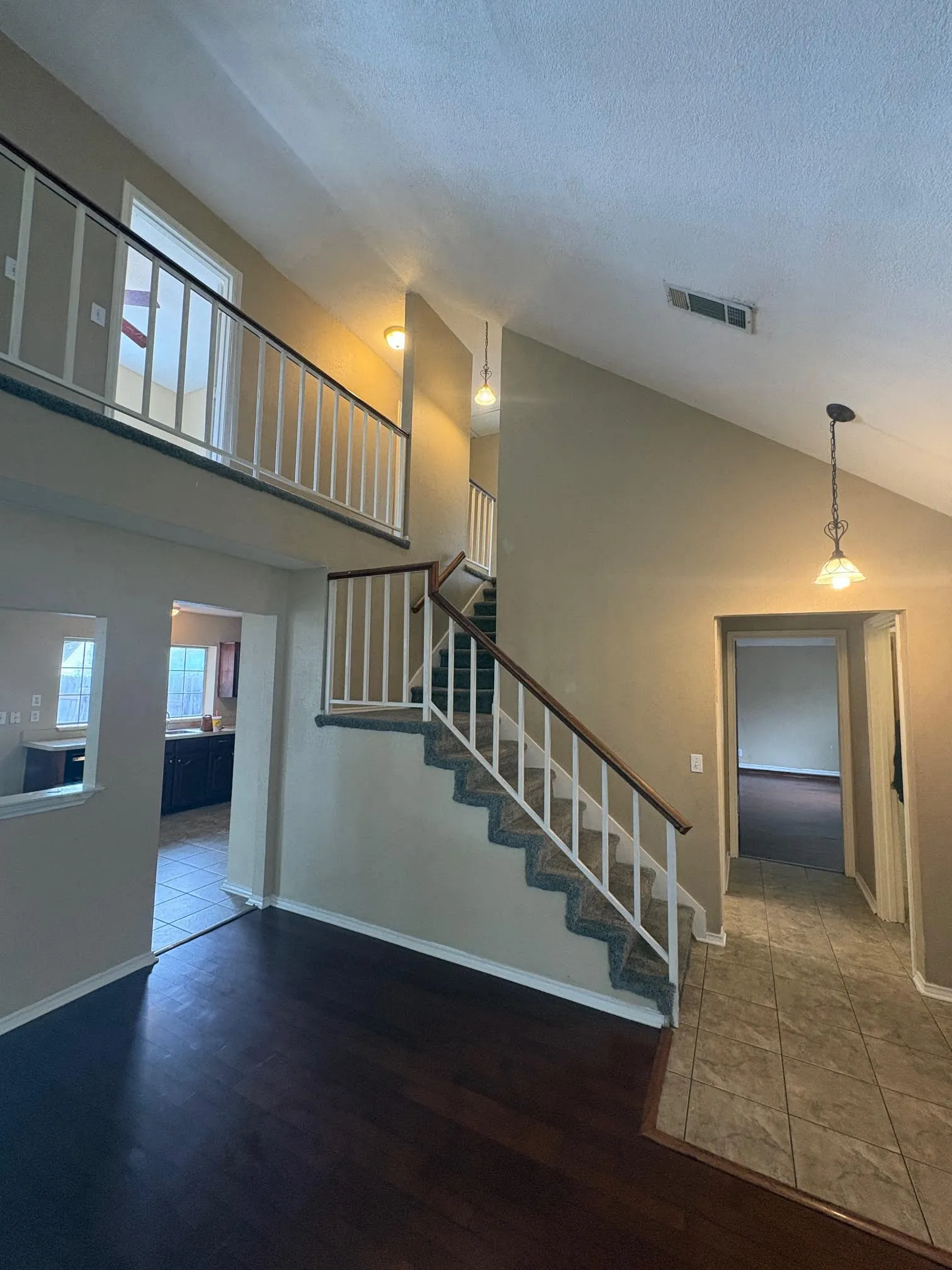 Single Family Residence For Sale in Dallas County , 320 W Williams Street, Cedar Hill, Texas 75104, 3 Bedroom, 3 Bathroom, Garage spaces, 2,317 Sqft, built in 1985, Preowned, mls#21236795, Real Estate Agent in Cedar Hill, Homes For Sale in Dallas county, Homes For Sale in Cedar Hill, Realtor in Cedar Hill Texas, Real Estate Brokerage Independent Realty Texas, Luminita Cordes Realtor