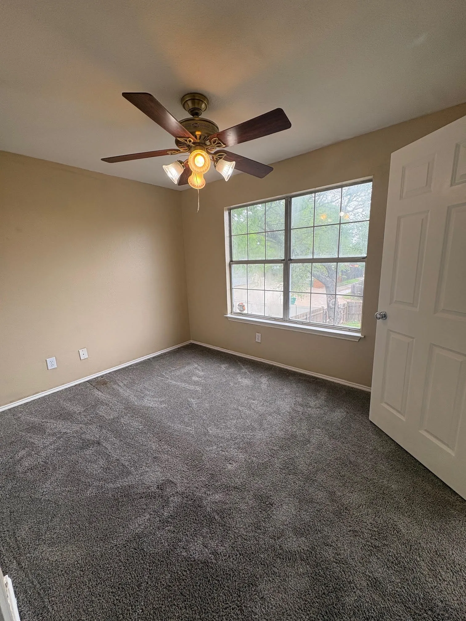 Single Family Residence For Sale in Dallas County , 320 W Williams Street, Cedar Hill, Texas 75104, 3 Bedroom, 3 Bathroom, Garage spaces, 2,317 Sqft, built in 1985, Preowned, mls#21236795, Real Estate Agent in Cedar Hill, Homes For Sale in Dallas county, Homes For Sale in Cedar Hill, Realtor in Cedar Hill Texas, Real Estate Brokerage Independent Realty Texas, Luminita Cordes Realtor