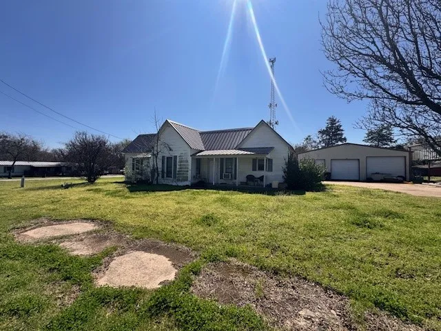 Single Family Residence For Sale in Johnson County , 8208 Pearl, Lillian, Texas 76061, 2 Bedroom, 1 Bathroom, 3 Garage spaces, 1,443 Sqft, built in 1960, mls#21237209, Real Estate Agent in Lillian, Homes For Sale in Johnson county, Homes For Sale in Lillian, Realtor in Lillian Texas, Real Estate Brokerage Independent Realty Texas, Luminita Cordes Realtor