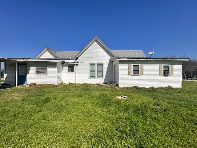 Single Family Residence For Sale in Johnson County , 8208 Pearl, Lillian, Texas 76061, 2 Bedroom, 1 Bathroom, 3 Garage spaces, 1,443 Sqft, built in 1960, mls#21237209, Real Estate Agent in Lillian, Homes For Sale in Johnson county, Homes For Sale in Lillian, Realtor in Lillian Texas, Real Estate Brokerage Independent Realty Texas, Luminita Cordes Realtor