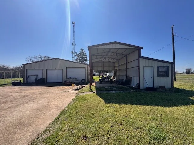 Single Family Residence For Sale in Johnson County , 8208 Pearl, Lillian, Texas 76061, 2 Bedroom, 1 Bathroom, 3 Garage spaces, 1,443 Sqft, built in 1960, mls#21237209, Real Estate Agent in Lillian, Homes For Sale in Johnson county, Homes For Sale in Lillian, Realtor in Lillian Texas, Real Estate Brokerage Independent Realty Texas, Luminita Cordes Realtor