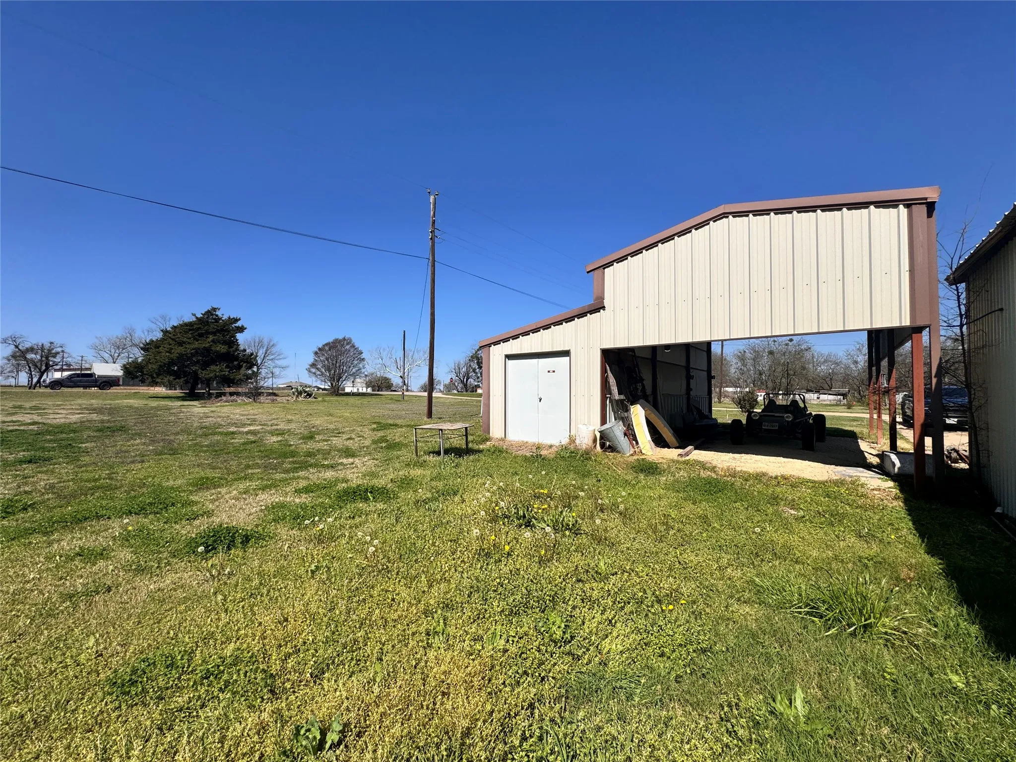 Single Family Residence For Sale in Johnson County , 8208 Pearl, Lillian, Texas 76061, 2 Bedroom, 1 Bathroom, 3 Garage spaces, 1,443 Sqft, built in 1960, mls#21237209, Real Estate Agent in Lillian, Homes For Sale in Johnson county, Homes For Sale in Lillian, Realtor in Lillian Texas, Real Estate Brokerage Independent Realty Texas, Luminita Cordes Realtor