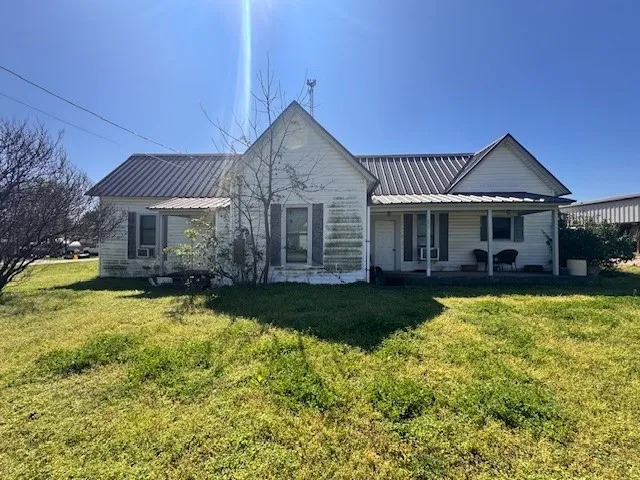 Single Family Residence For Sale in Johnson County , 8208 Pearl, Lillian, Texas 76061, 2 Bedroom, 1 Bathroom, 3 Garage spaces, 1,443 Sqft, built in 1960, mls#21237209, Real Estate Agent in Lillian, Homes For Sale in Johnson county, Homes For Sale in Lillian, Realtor in Lillian Texas, Real Estate Brokerage Independent Realty Texas, Luminita Cordes Realtor