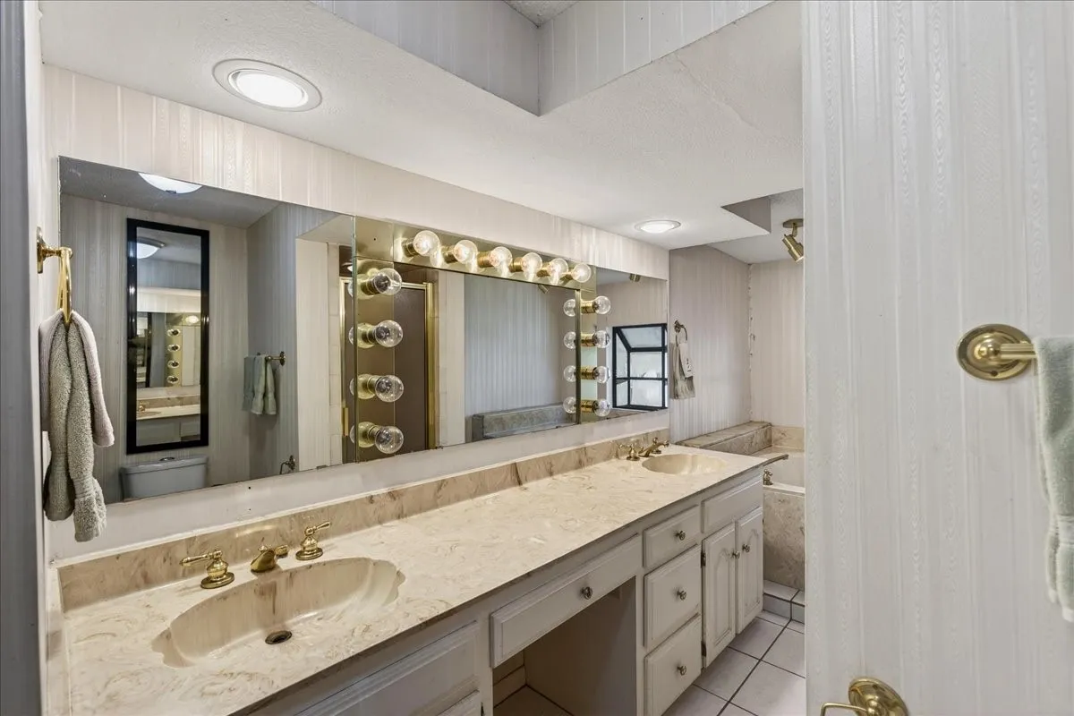 Second floor bathroom #2  shares with Primary Bedrrom