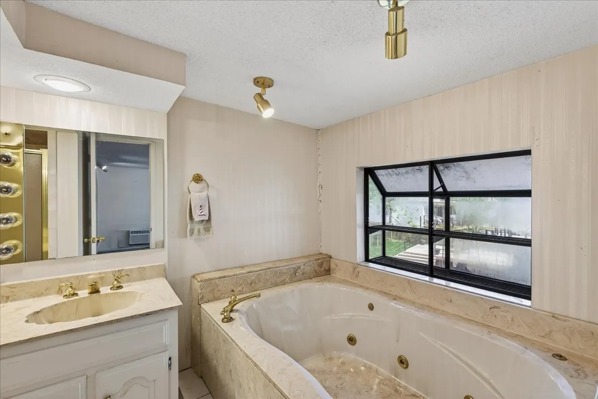 Second floor garden tub