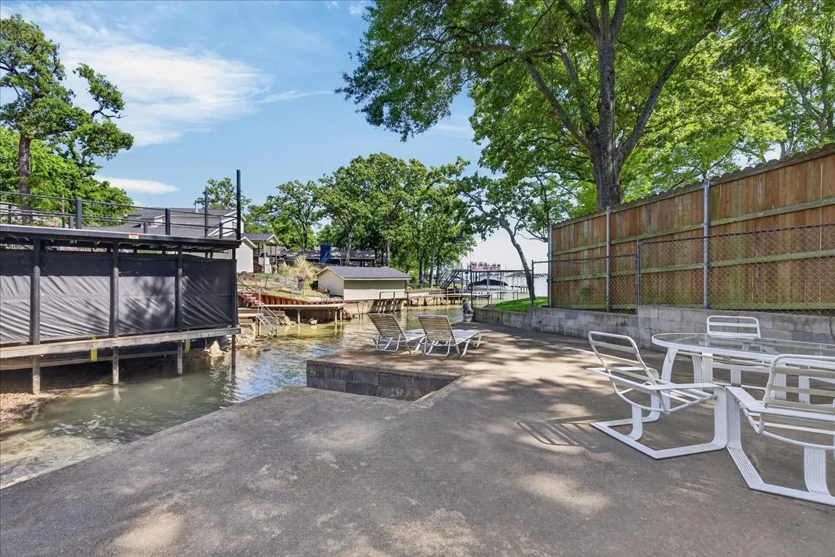 Single Family Residence For Sale in Henderson County , 1529 Oak Shore Drive, Tool, Texas 75143, 3 Bedroom, 2 Bathroom, Garage spaces, 1,536 Sqft, built in 1970, Preowned, mls#21216985, Real Estate Agent in Tool, Homes For Sale in Henderson county, Homes For Sale in Tool, Realtor in Tool Texas, Real Estate Brokerage Independent Realty Texas, Luminita Cordes Realtor