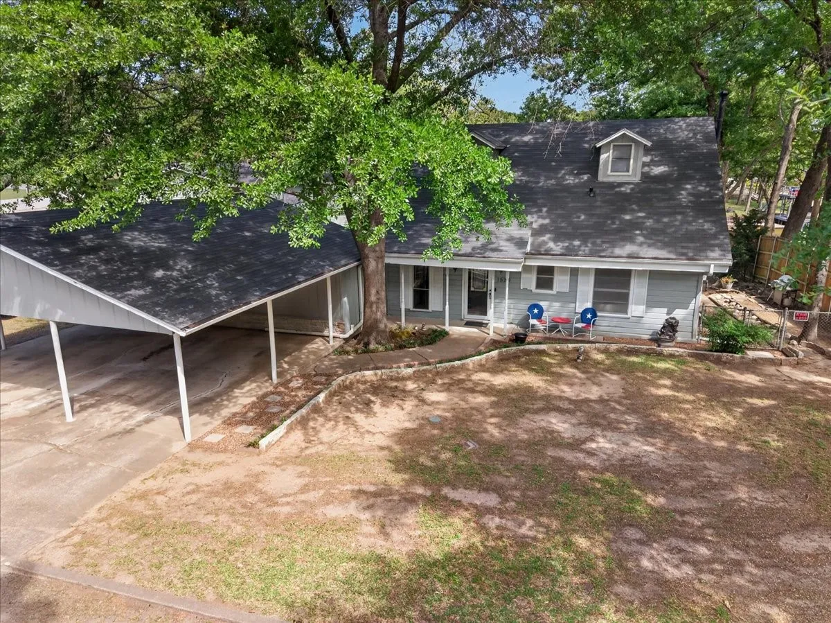 Single Family Residence For Sale in Henderson County , 1529 Oak Shore Drive, Tool, Texas 75143, 3 Bedroom, 2 Bathroom, Garage spaces, 1,536 Sqft, built in 1970, Preowned, mls#21216985, Real Estate Agent in Tool, Homes For Sale in Henderson county, Homes For Sale in Tool, Realtor in Tool Texas, Real Estate Brokerage Independent Realty Texas, Luminita Cordes Realtor