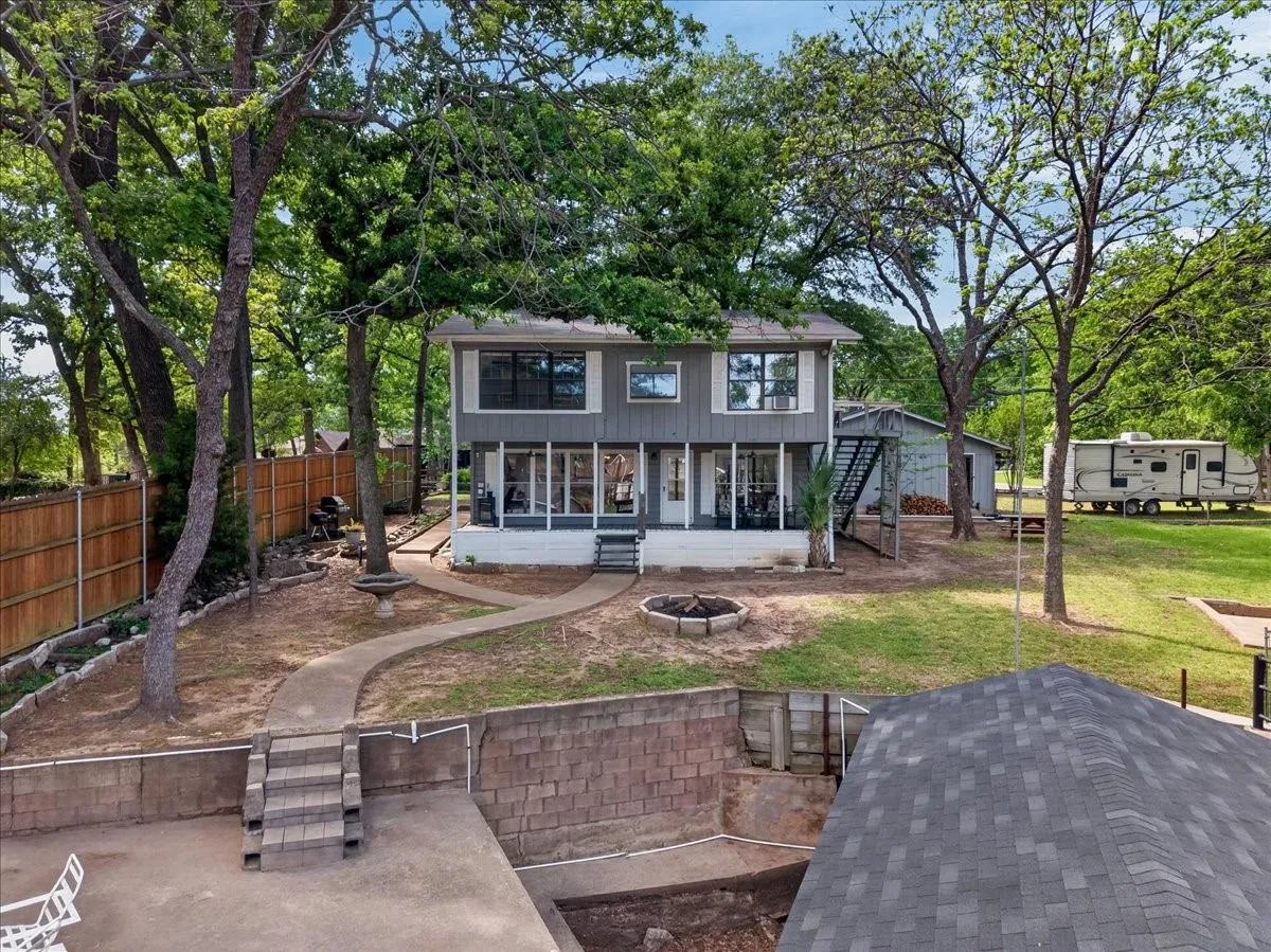 Single Family Residence For Sale in Henderson County , 1529 Oak Shore Drive, Tool, Texas 75143, 3 Bedroom, 2 Bathroom, Garage spaces, 1,536 Sqft, built in 1970, Preowned, mls#21216985, Real Estate Agent in Tool, Homes For Sale in Henderson county, Homes For Sale in Tool, Realtor in Tool Texas, Real Estate Brokerage Independent Realty Texas, Luminita Cordes Realtor
