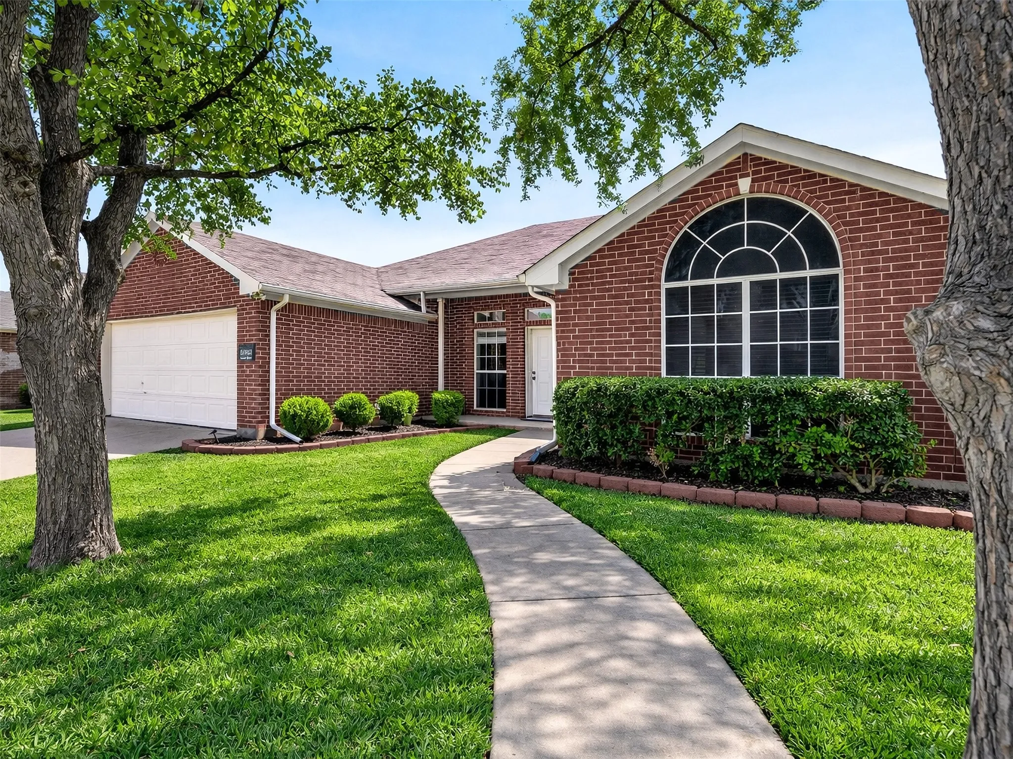 Single Family Residence For Sale in Collin County , 11305 Ocean Road, Frisco, Texas 75035, 4 Bedroom, 2 Bathroom, 2 Garage spaces, 1,813 Sqft, built in 1998, mls#21237311, Real Estate Agent in Frisco, Homes For Sale in Collin county, Homes For Sale in Frisco, Realtor in Frisco Texas, Real Estate Brokerage Independent Realty Texas, Luminita Cordes Realtor