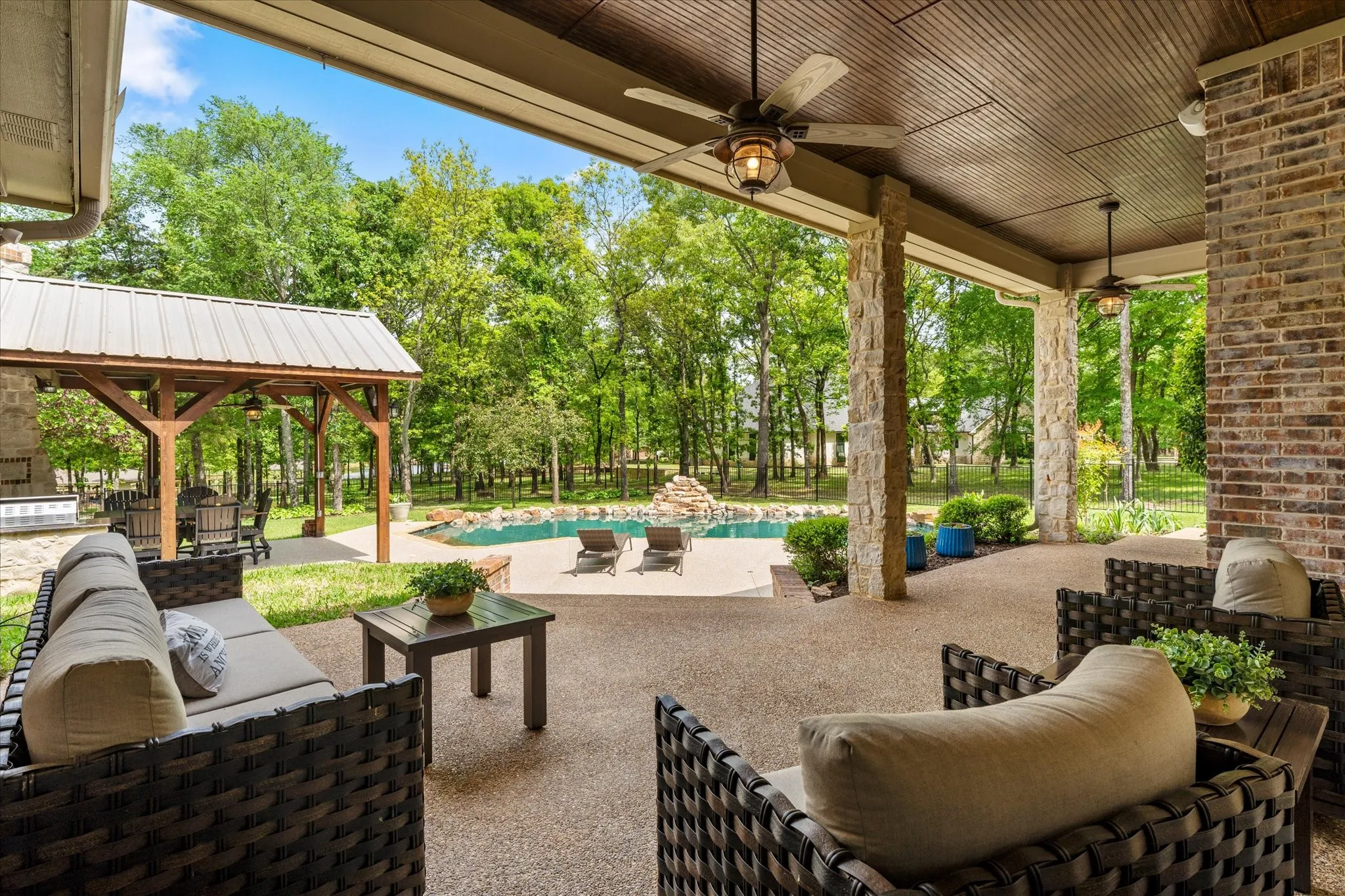 Single Family Residence For Sale in Wood County , 1215 PR 5980, Yantis, Texas 75497, 4 Bedroom, 4 Bathroom, 3 Garage spaces, 3,889 Sqft, built in 2008, Preowned, mls#21224565, Real Estate Agent in Yantis, Homes For Sale in Wood county, Homes For Sale in Yantis, Realtor in Yantis Texas, Real Estate Brokerage Independent Realty Texas, Luminita Cordes Realtor