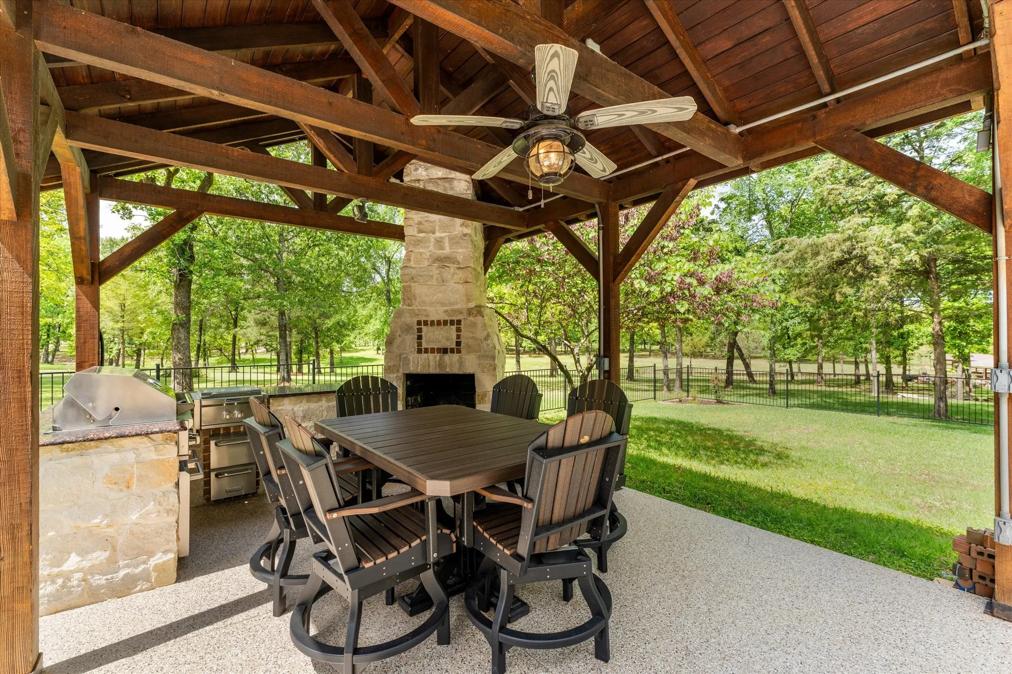 Single Family Residence For Sale in Wood County , 1215 PR 5980, Yantis, Texas 75497, 4 Bedroom, 4 Bathroom, 3 Garage spaces, 3,889 Sqft, built in 2008, Preowned, mls#21224565, Real Estate Agent in Yantis, Homes For Sale in Wood county, Homes For Sale in Yantis, Realtor in Yantis Texas, Real Estate Brokerage Independent Realty Texas, Luminita Cordes Realtor